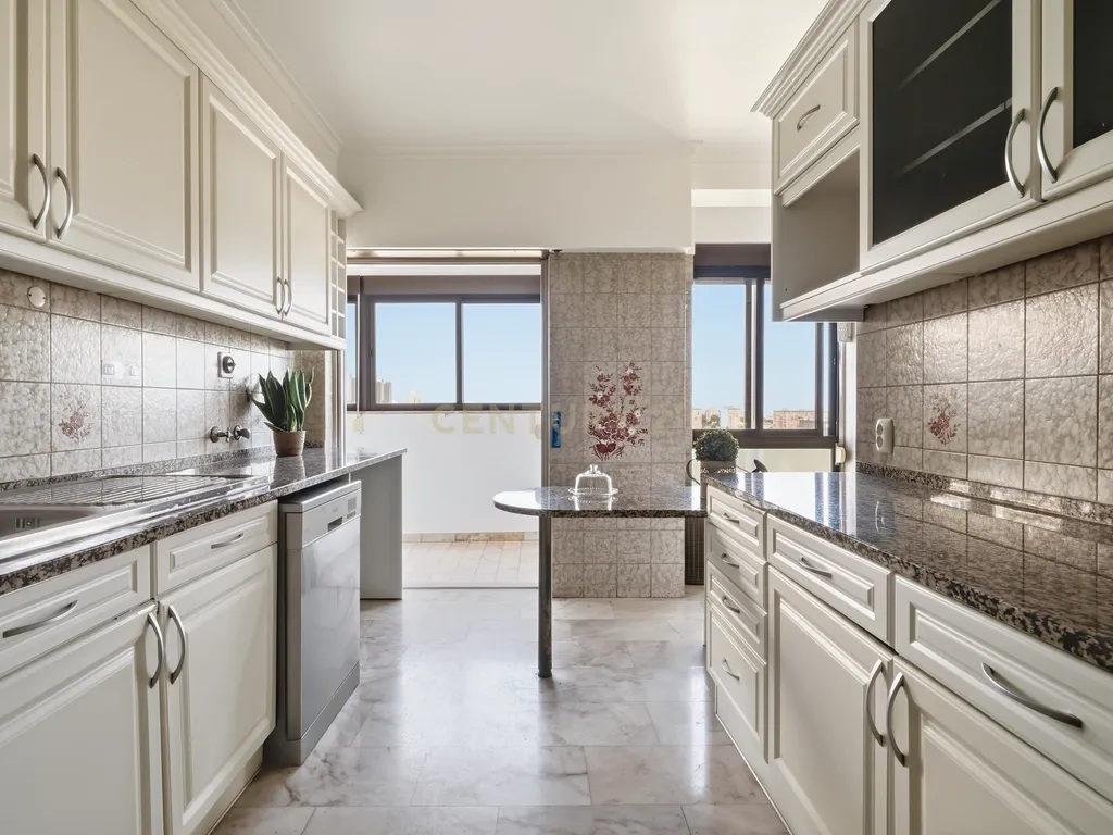 Apartamento T4 Areeiro - Viver bem no coração de Lisboa - Image 15