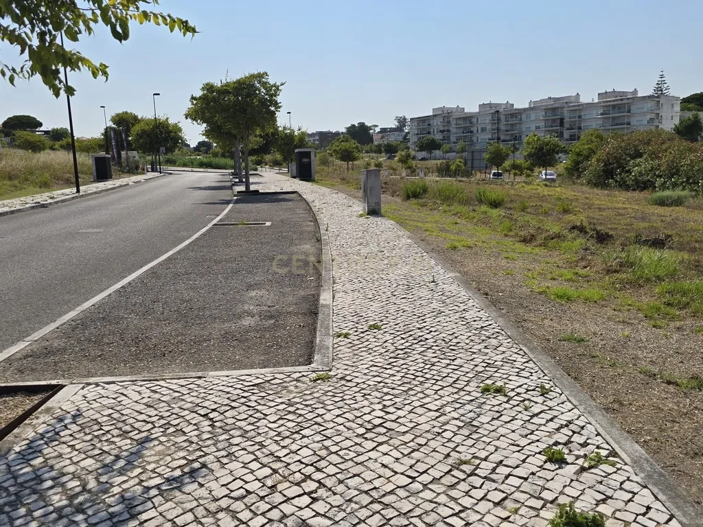 752 m² de Exclusividade num Novo Condomínio na Aldeia dos Capuchos. - Image 12