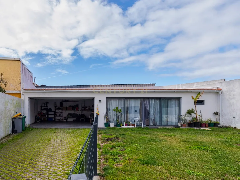 Moradia familiar T6 com anexo T1 independente, num lote com 510m² no Botequim – Charneca da Caparica, Almada - Image 24