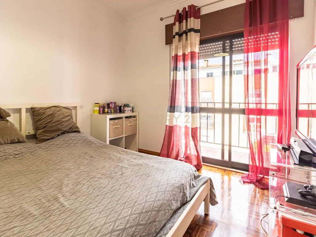 Apartamento T3 com Varanda na Quinta do Conde – 3º Andar - Image 23
