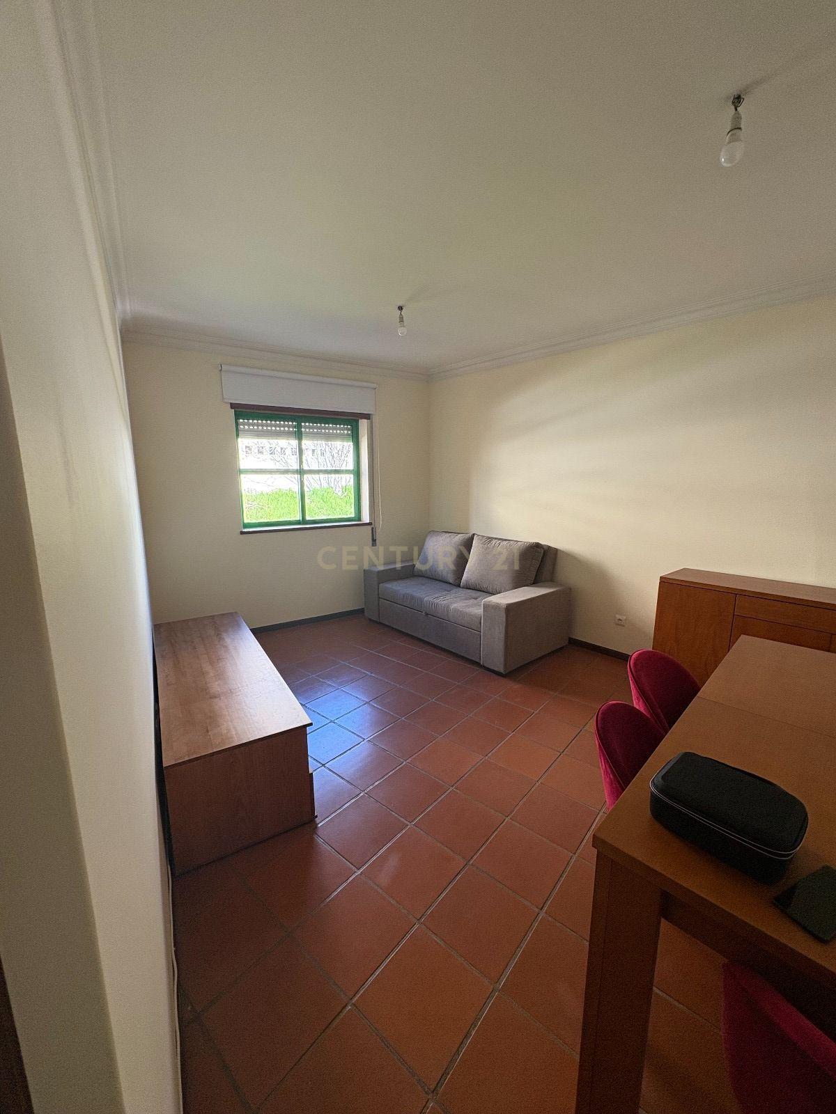 Apartamento T2 no centro de Bragança - Image 6