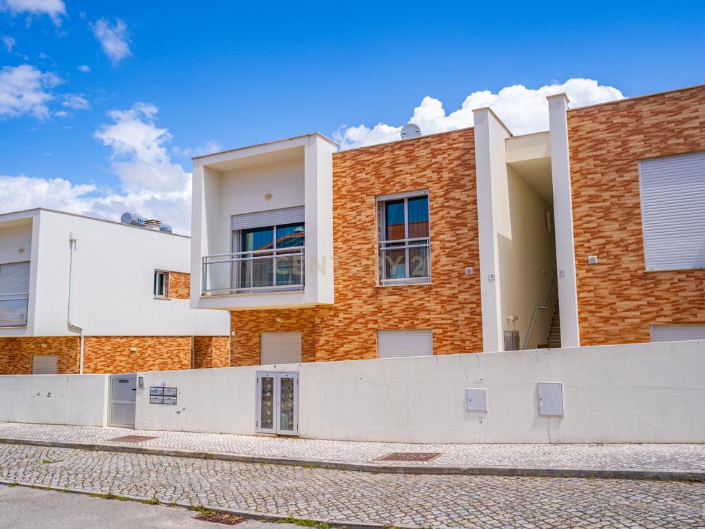 Apartamento T2 Condomínio Fechado Vista Baía - Image 3