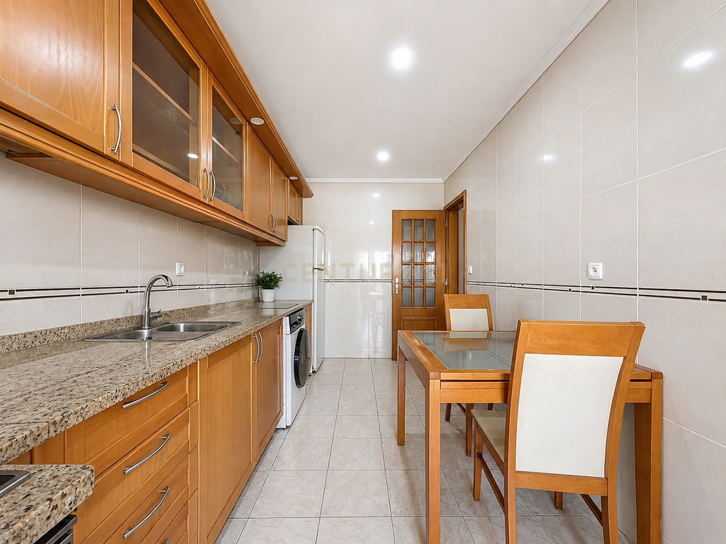 Apartamento T3 em Amora, Seixal - Oportunidade Única! - Image 7