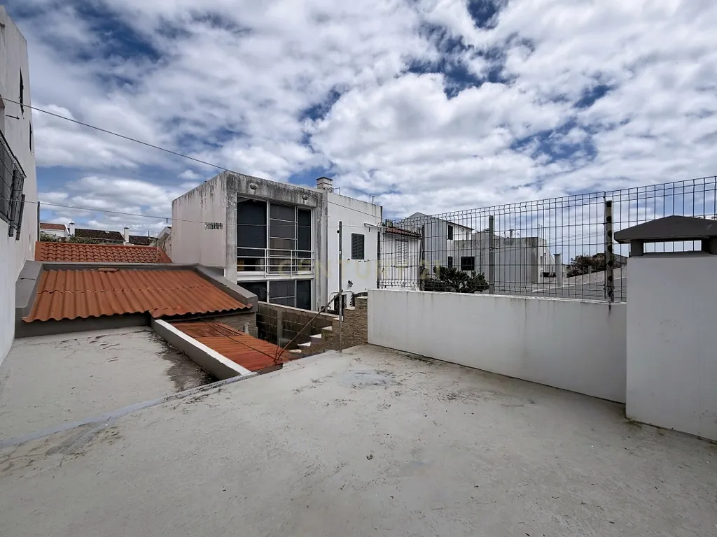 Moradia Geminada T2 no Centro de Ponta Delgada - Image 19
