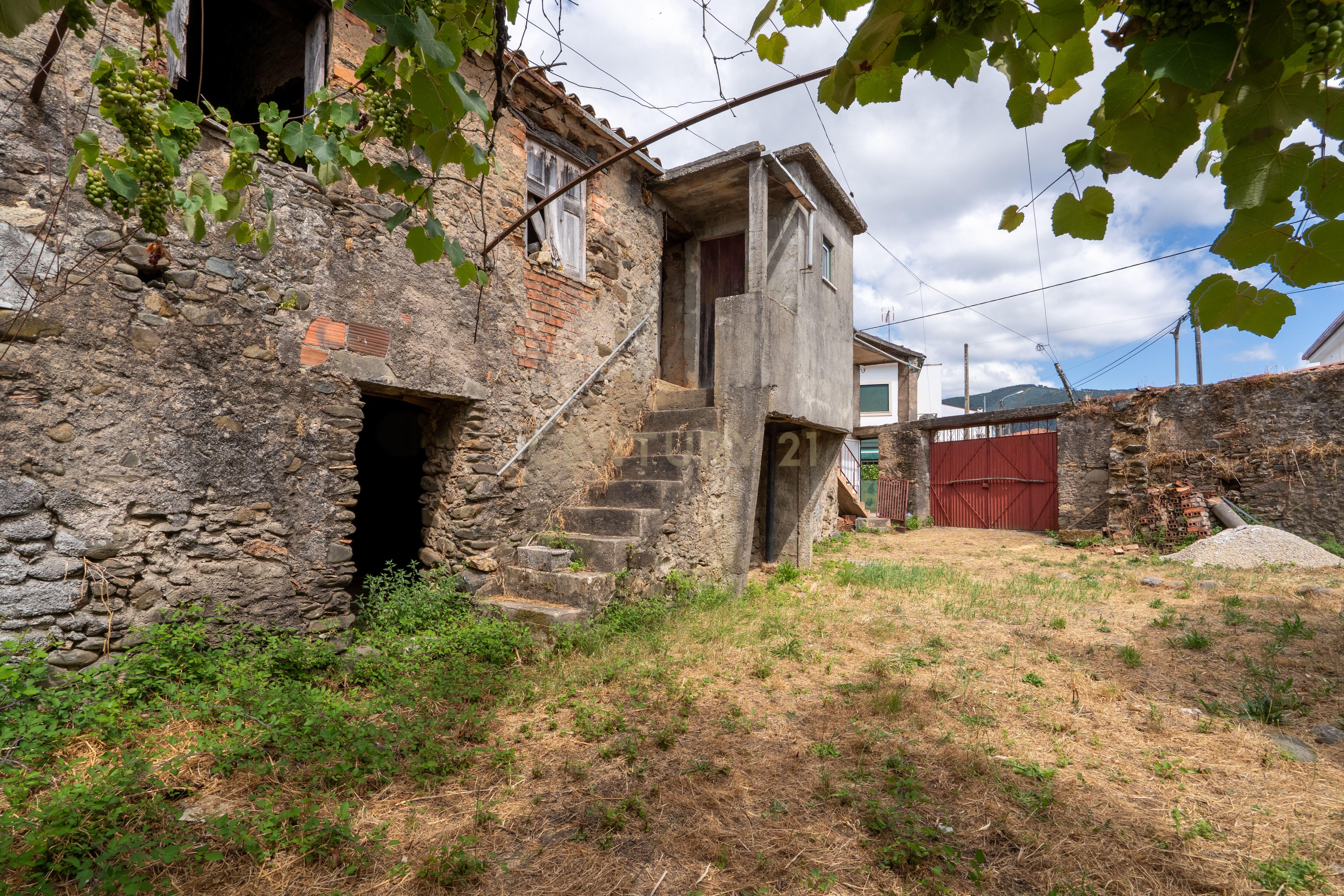 Fotografia 6 de Casa Antiga para Recuperar em Miranda do Corvo, Coimbra