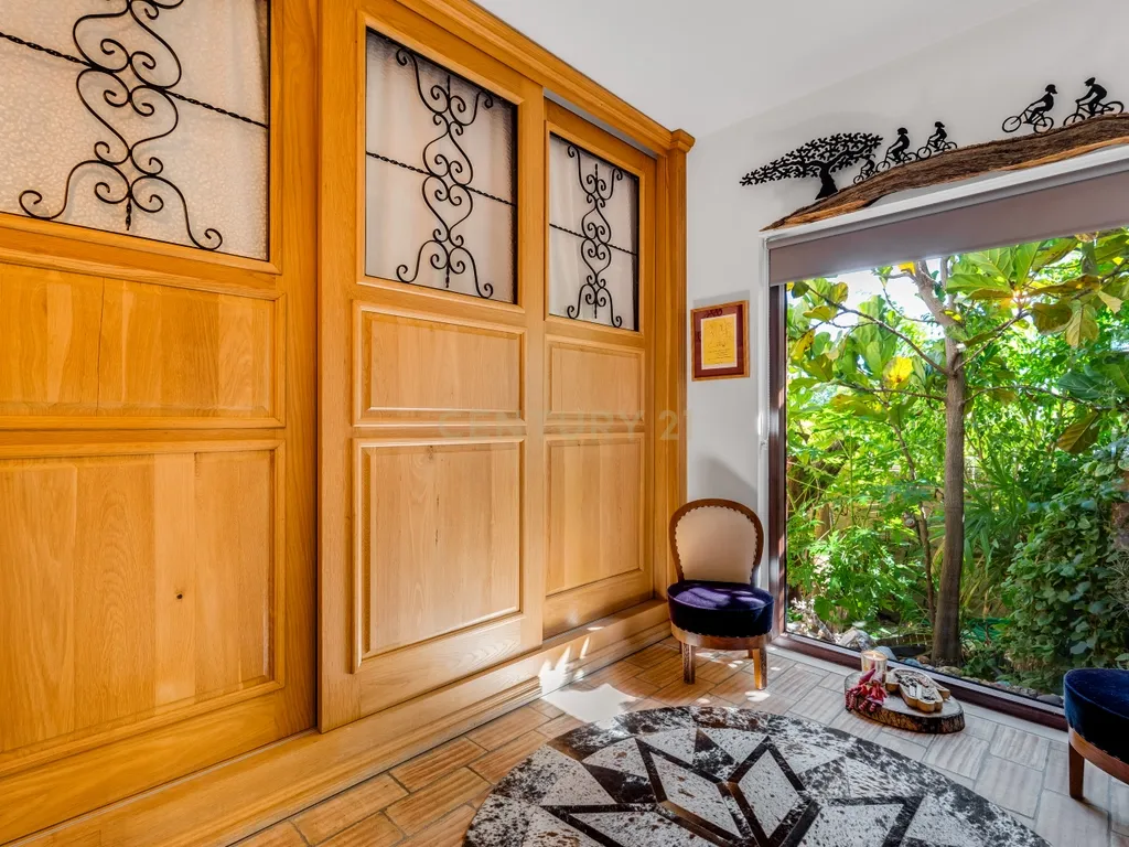 Propriedade com três habitações, piscina aquecida e sauna, num terreno de 10.000 m² - Image 23