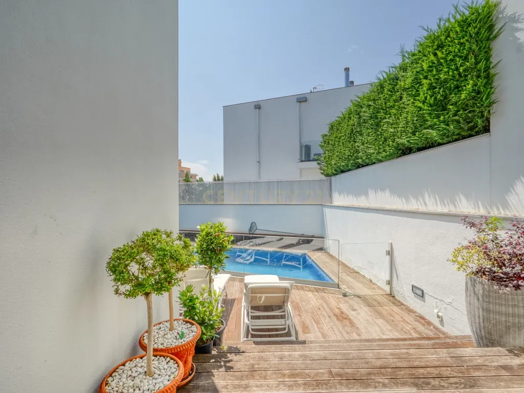 Arrendamento de moradia de charme nos Jardins da Parede com garagem, piscina e terraço - Image 37