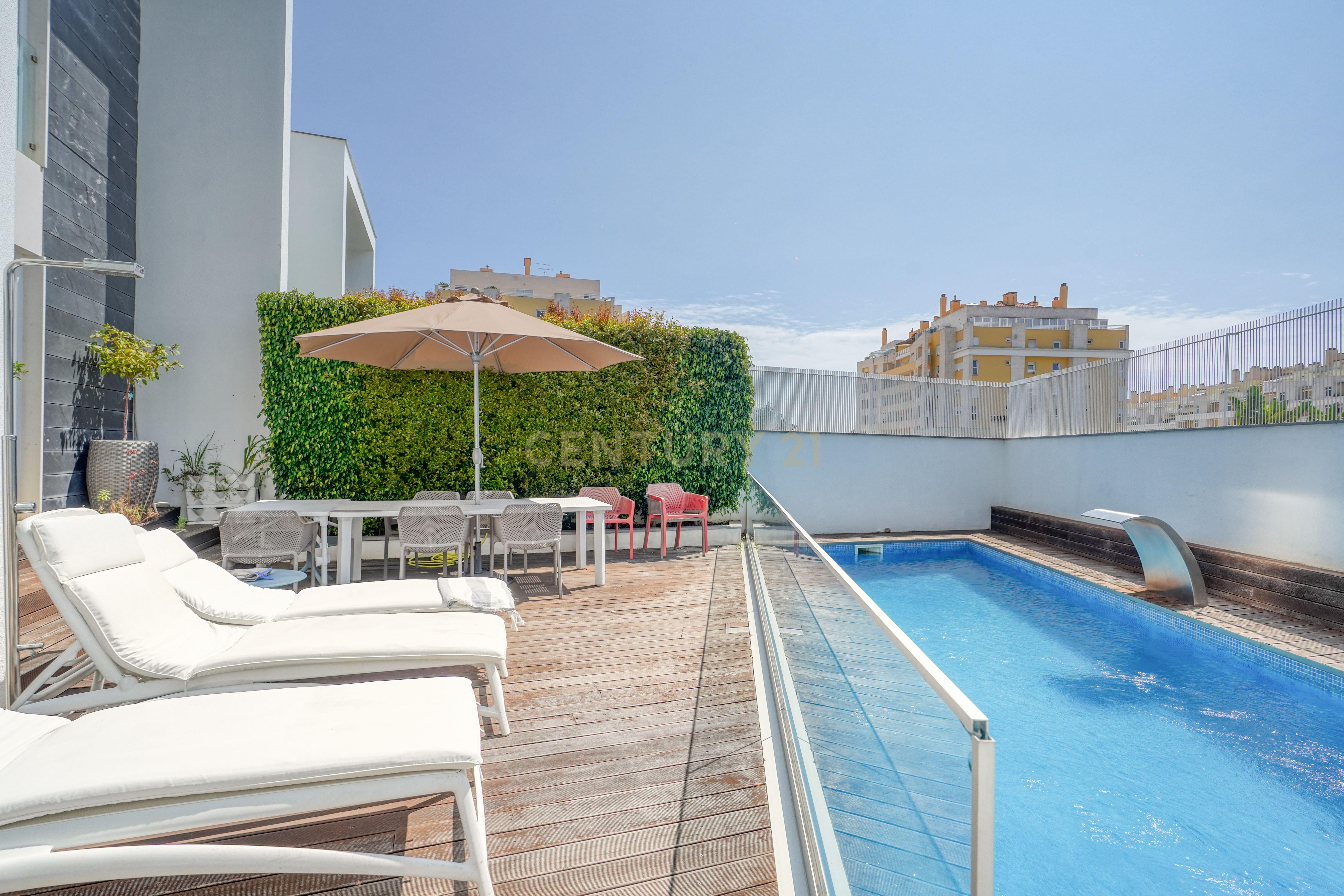 Moradia T4, a 5 minutos de distância da praia, com piscina, terraço e garagem privada localizada no Jardins da Parede - Image 37