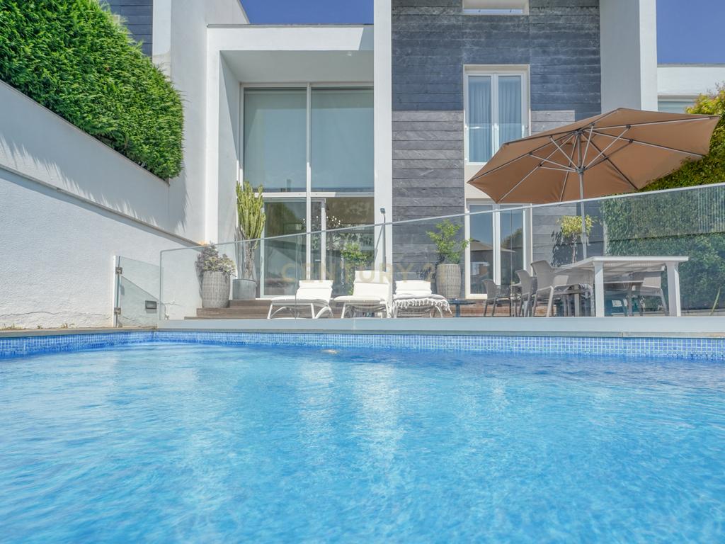 Arrendamento de moradia de charme nos Jardins da Parede com garagem, piscina e terraço - Image 2