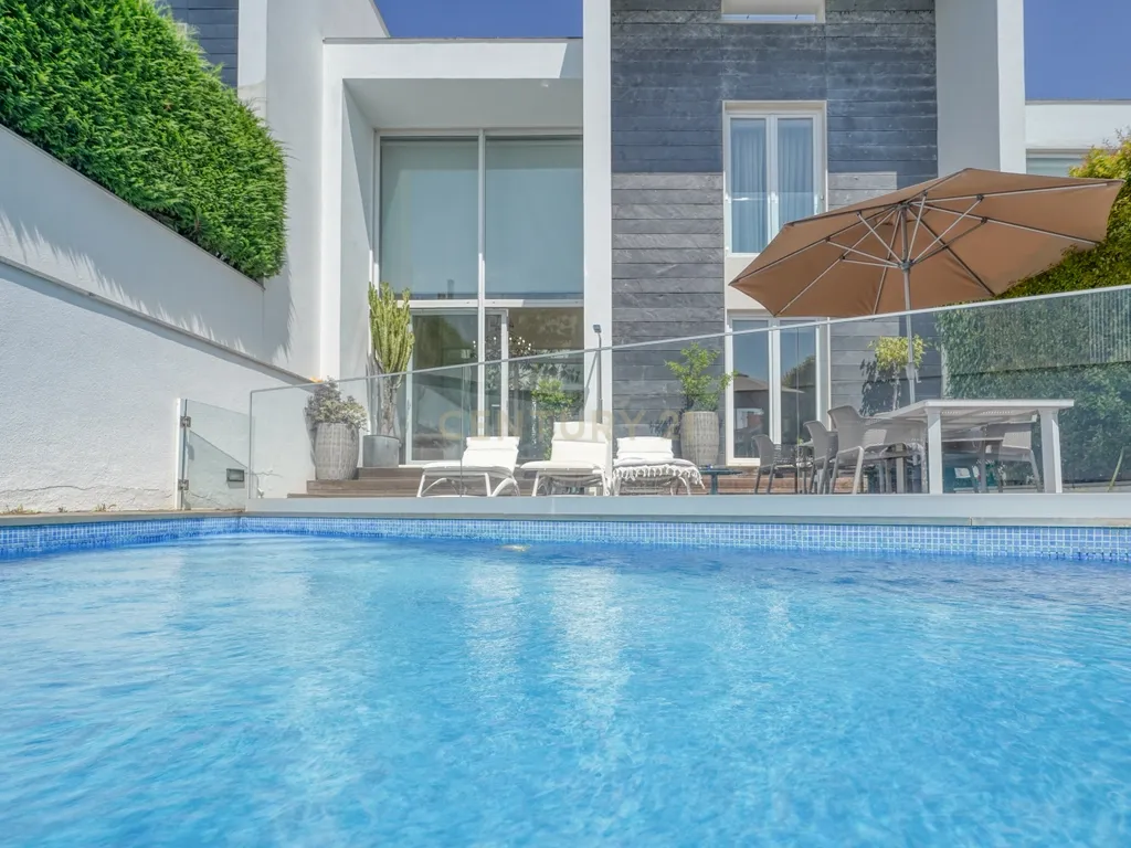 Arrendamento de moradia de charme nos Jardins da Parede com garagem, piscina e terraço - Image 2