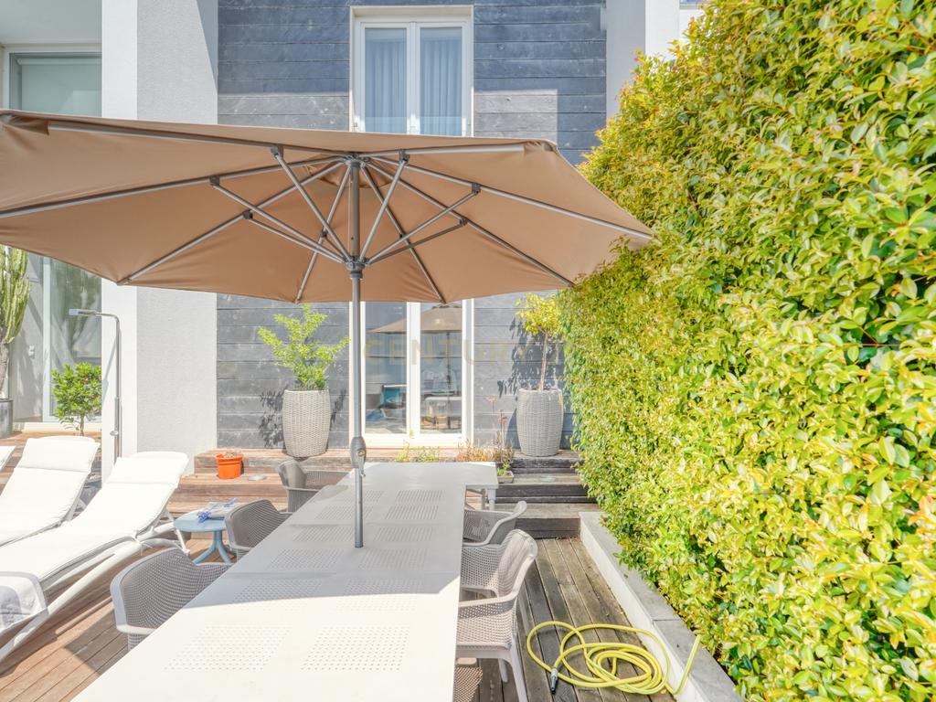 Arrendamento de moradia de charme nos Jardins da Parede com garagem, piscina e terraço - Image 39