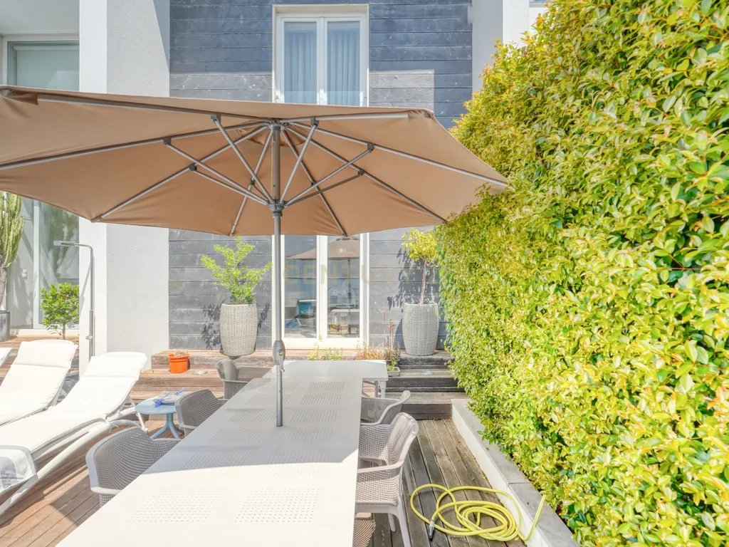 Arrendamento de moradia de charme nos Jardins da Parede com garagem, piscina e terraço - Image 39