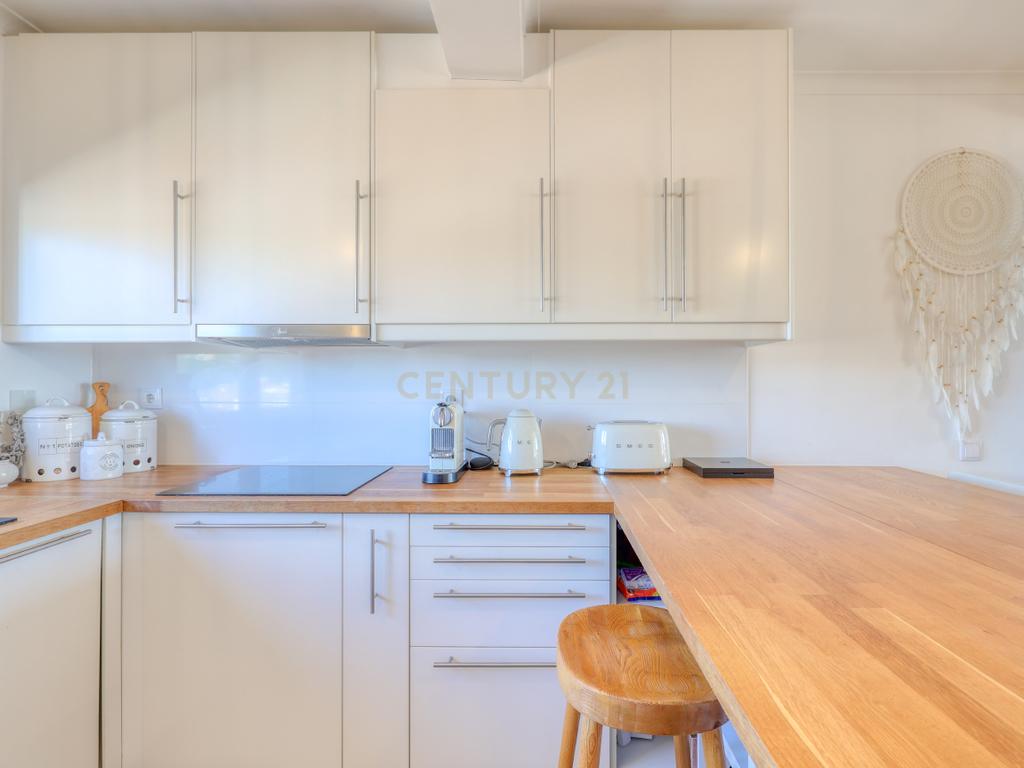 Deslumbrante Apartamento T4 Duplex com Vista Golfe para Venda no Estoril - Image 9
