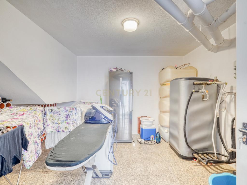 Arrendamento de moradia de charme nos Jardins da Parede com garagem, piscina e terraço - Image 26