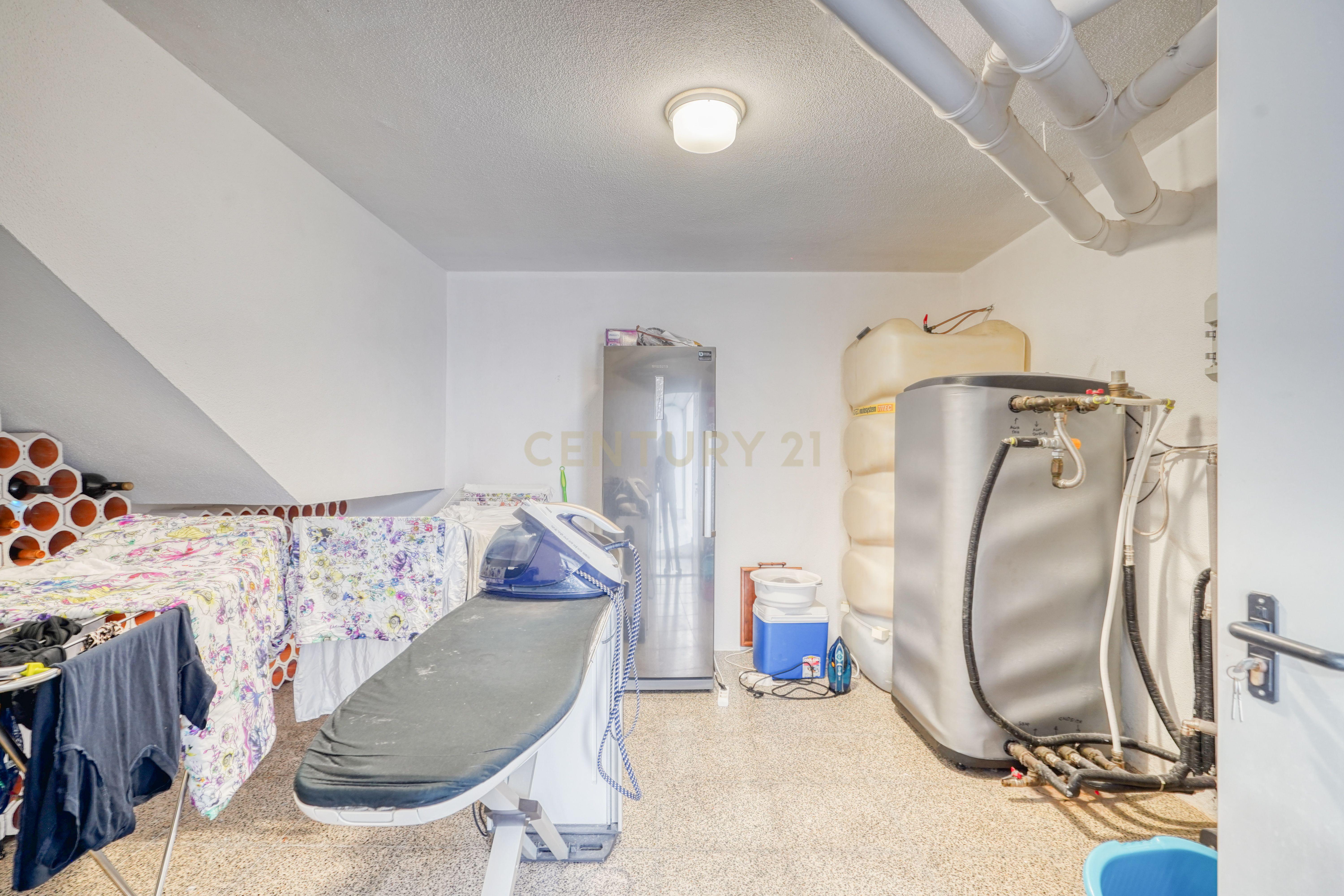 Moradia T4, a 5 minutos de distância da praia, com piscina, terraço e garagem privada localizada no Jardins da Parede - Image 33