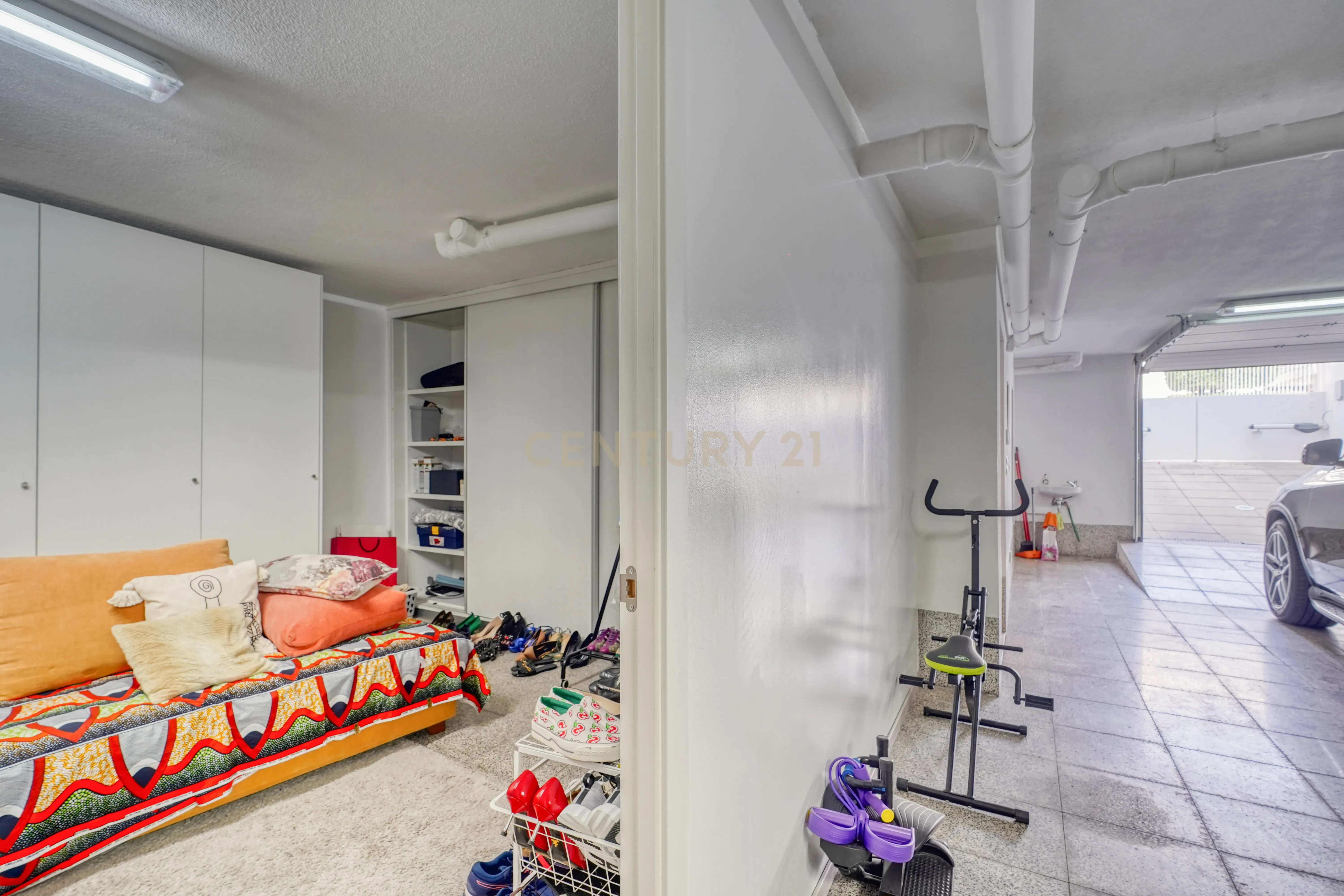 Moradia T4, a 5 minutos de distância da praia, com piscina, terraço e garagem privada localizada no Jardins da Parede - Image 31