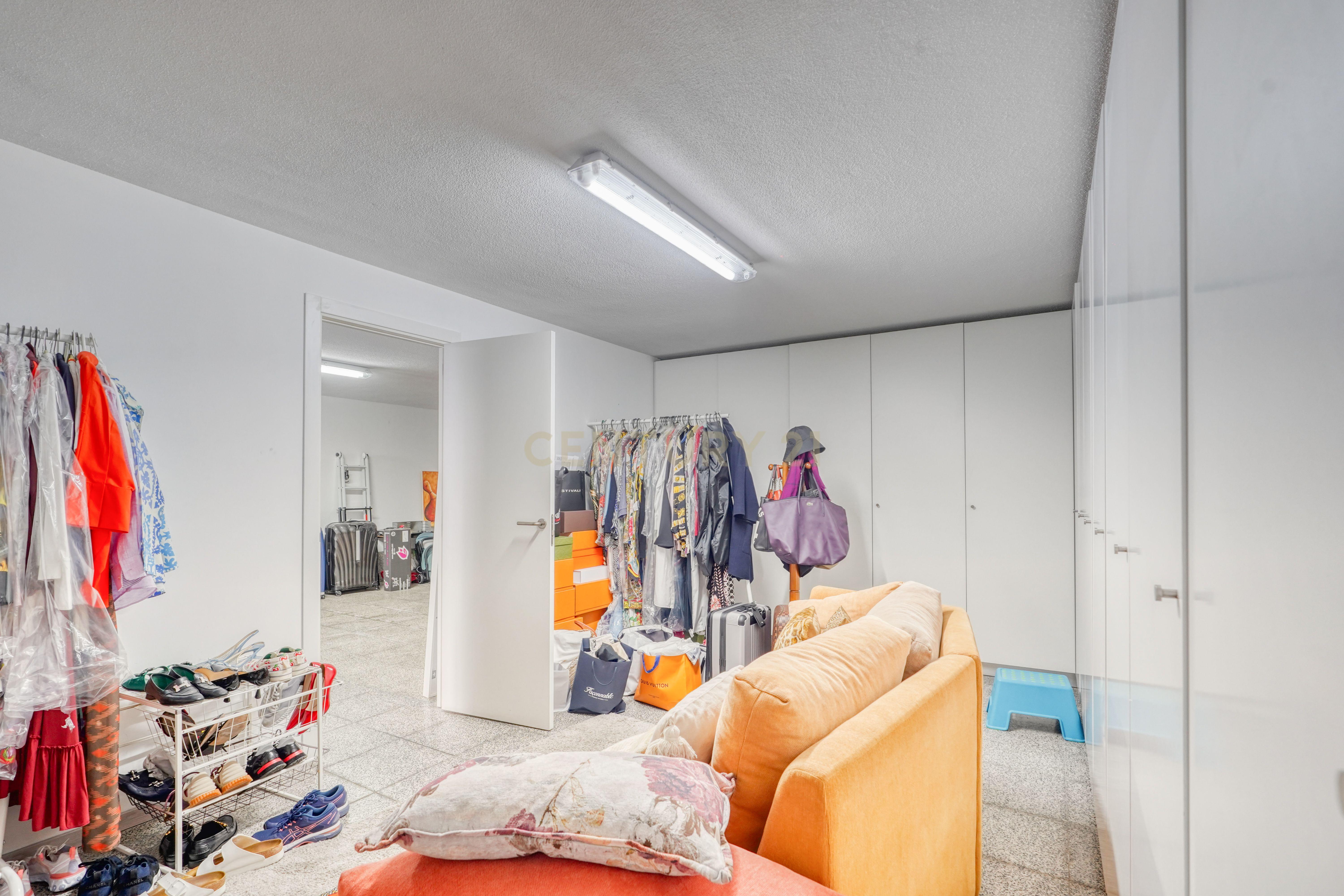 Moradia T4, a 5 minutos de distância da praia, com piscina, terraço e garagem privada localizada no Jardins da Parede - Image 32