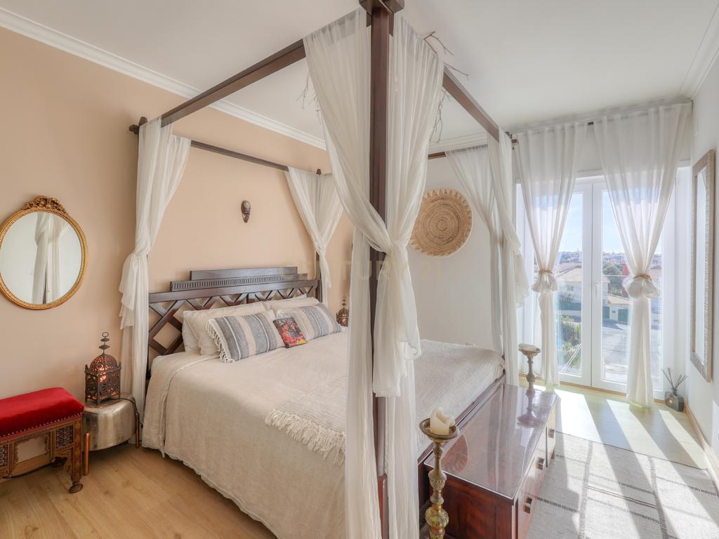 Deslumbrante Apartamento T4 Duplex com Vista Golfe para Venda no Estoril - Image 12