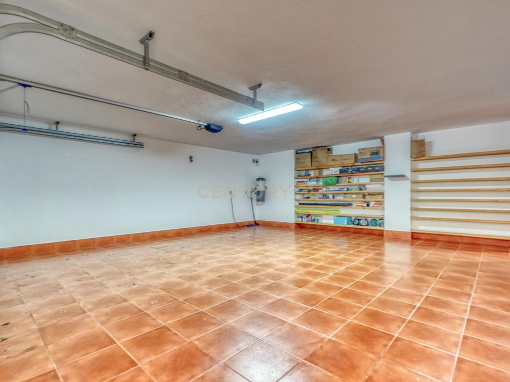 Moradia isolada na Areia , com 627 m2 de área total, piscina e jardim. - Image 20