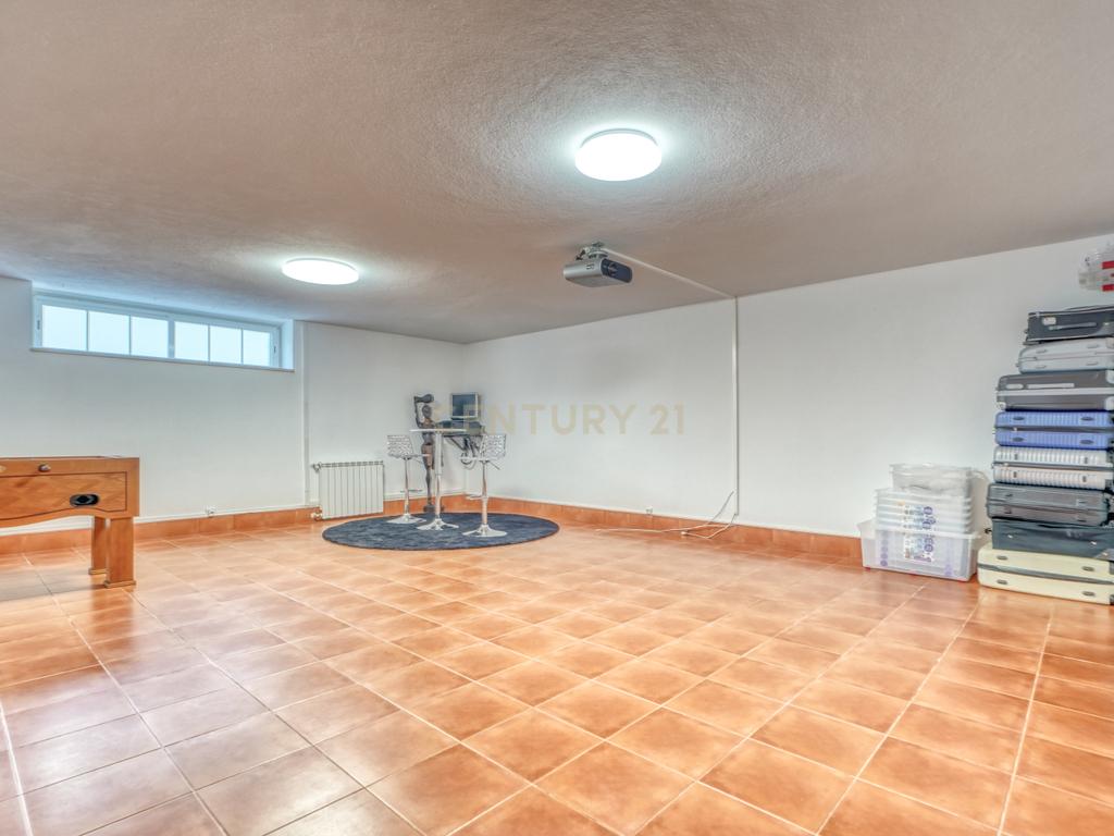 Moradia isolada na Areia , com 627 m2 de área total, piscina e jardim. - Image 21