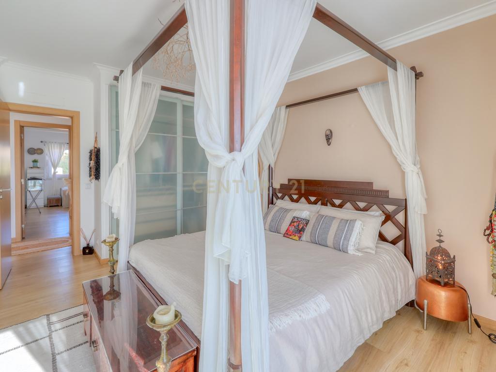 Deslumbrante Apartamento T4 Duplex com Vista Golfe para Venda no Estoril - Image 24