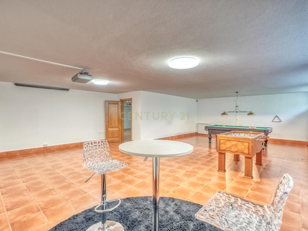 Moradia isolada na Areia , com 627 m2 de área total, piscina e jardim. - Image 22