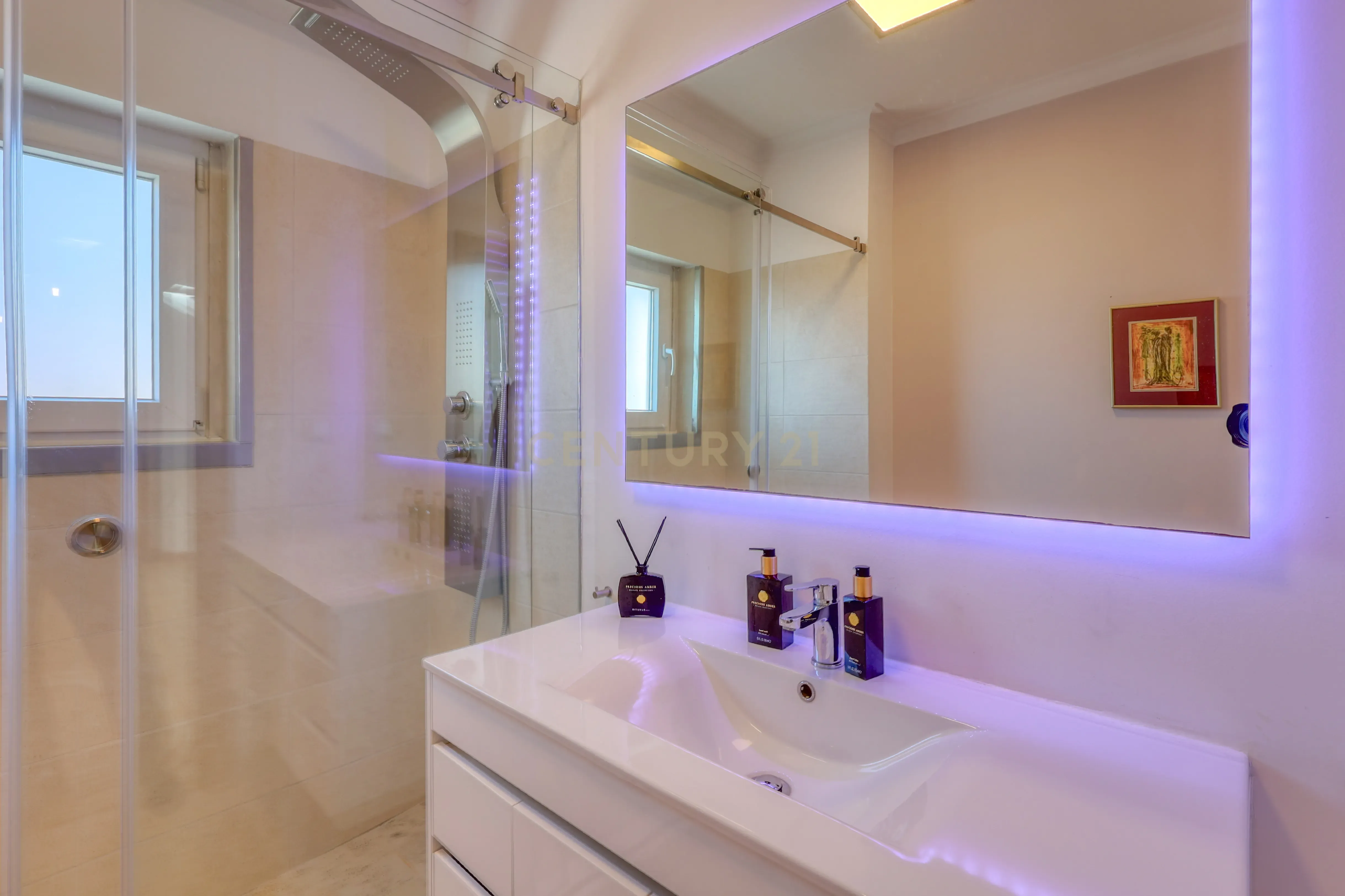 Deslumbrante Apartamento T4 Duplex com Vista Golfe para Venda no Estoril - Image 16