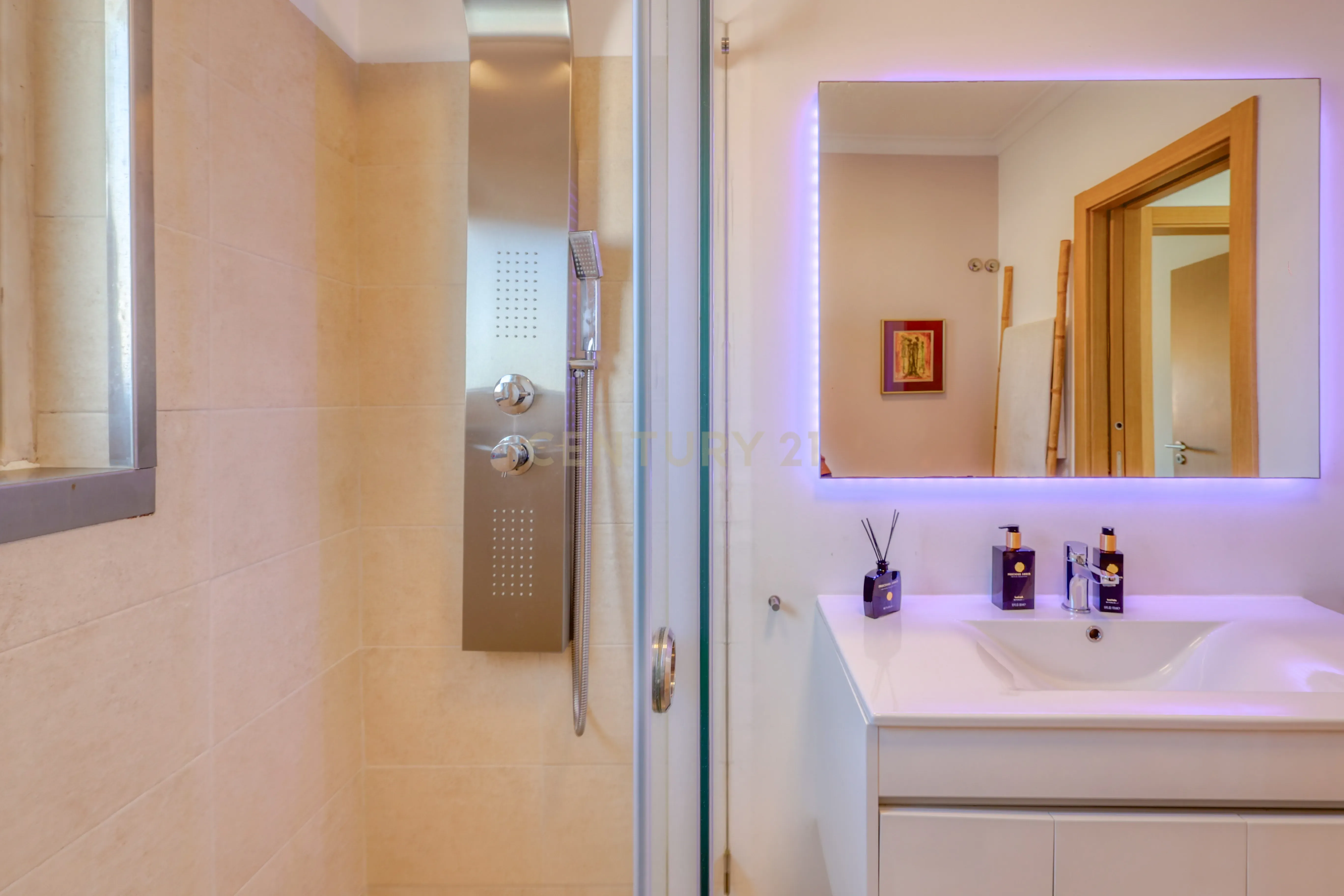 Deslumbrante Apartamento T4 Duplex com Vista Golfe para Venda no Estoril - Image 19