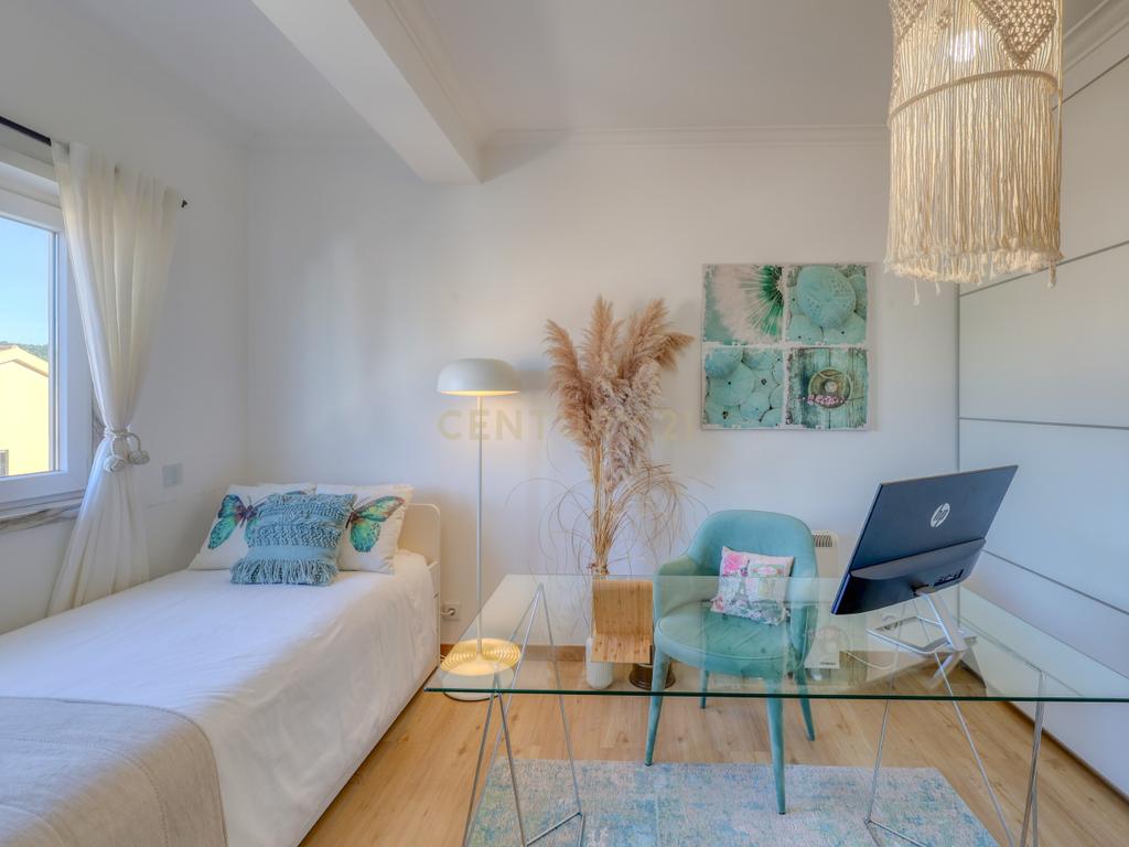 Deslumbrante Apartamento T4 Duplex com Vista Golfe para Venda no Estoril - Image 18