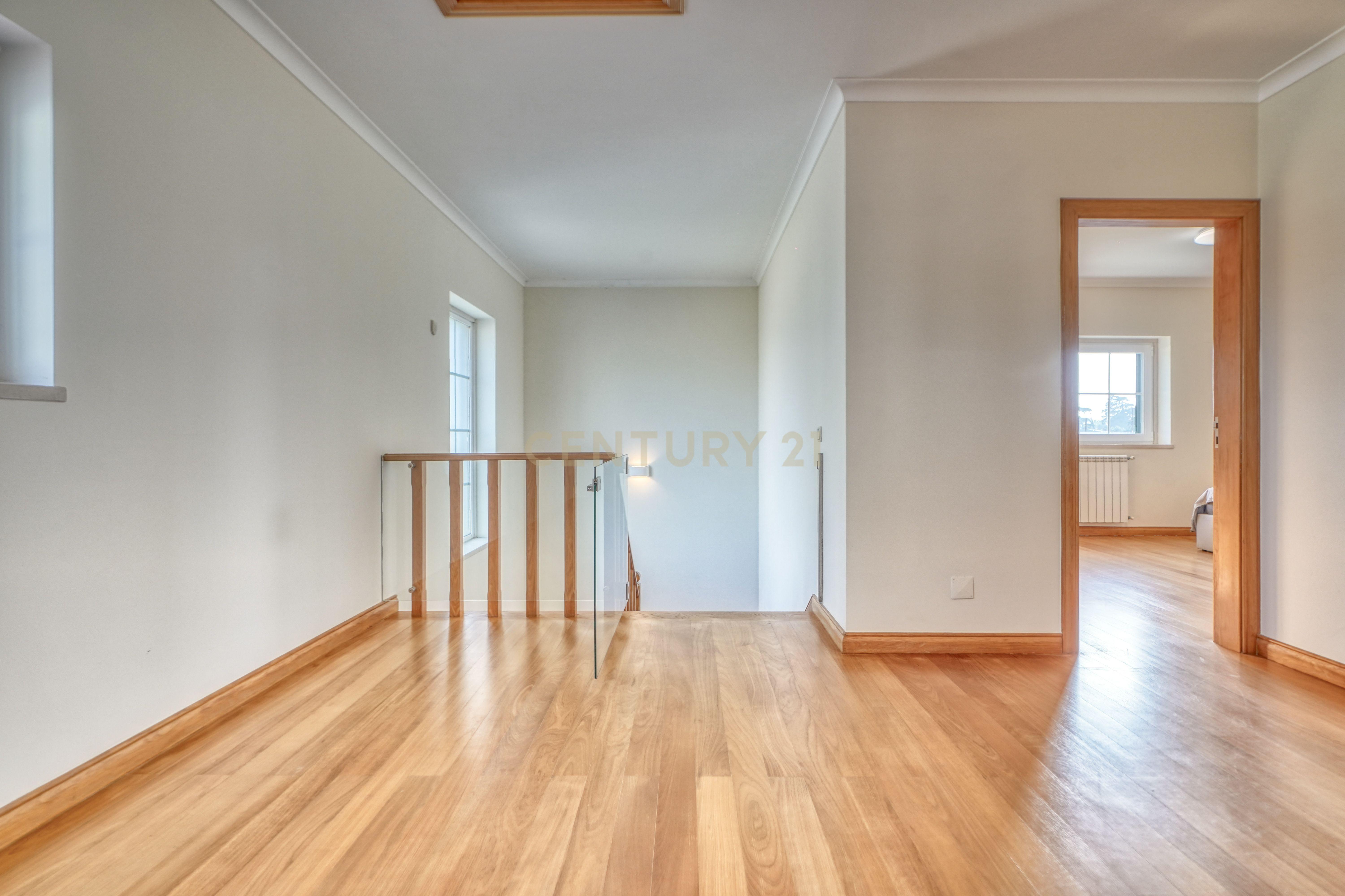Moradia isolada na Areia , com 627 m2 de área total, piscina e jardim. - Image 15