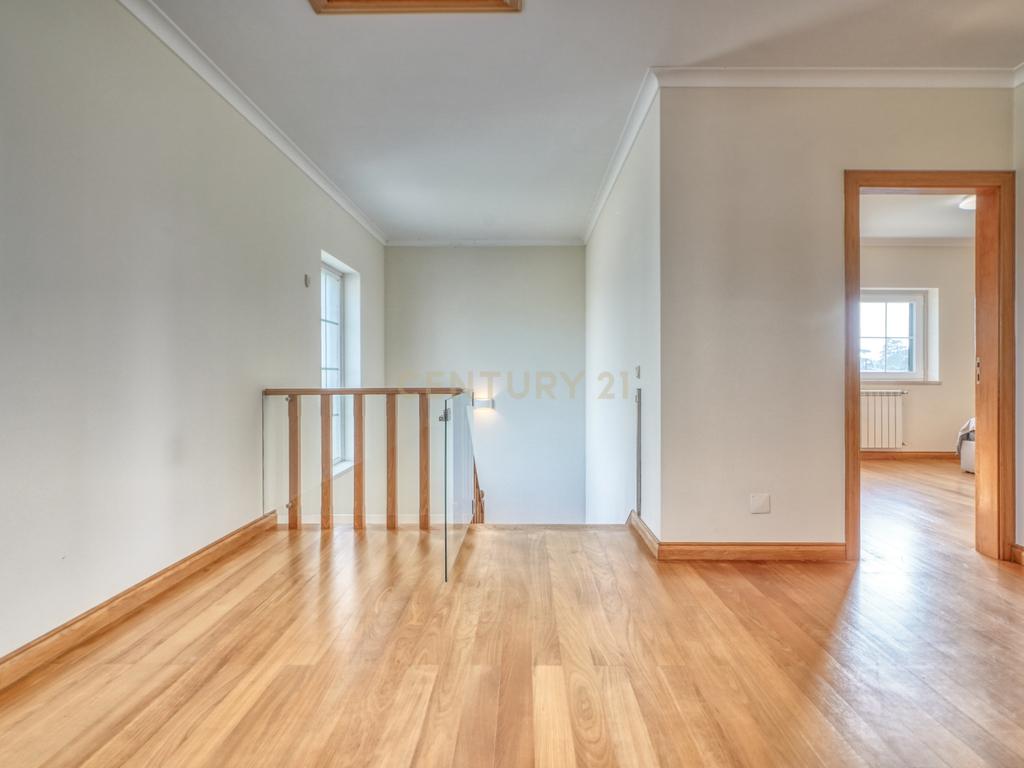 Moradia isolada na Areia , com 627 m2 de área total, piscina e jardim. - Image 15