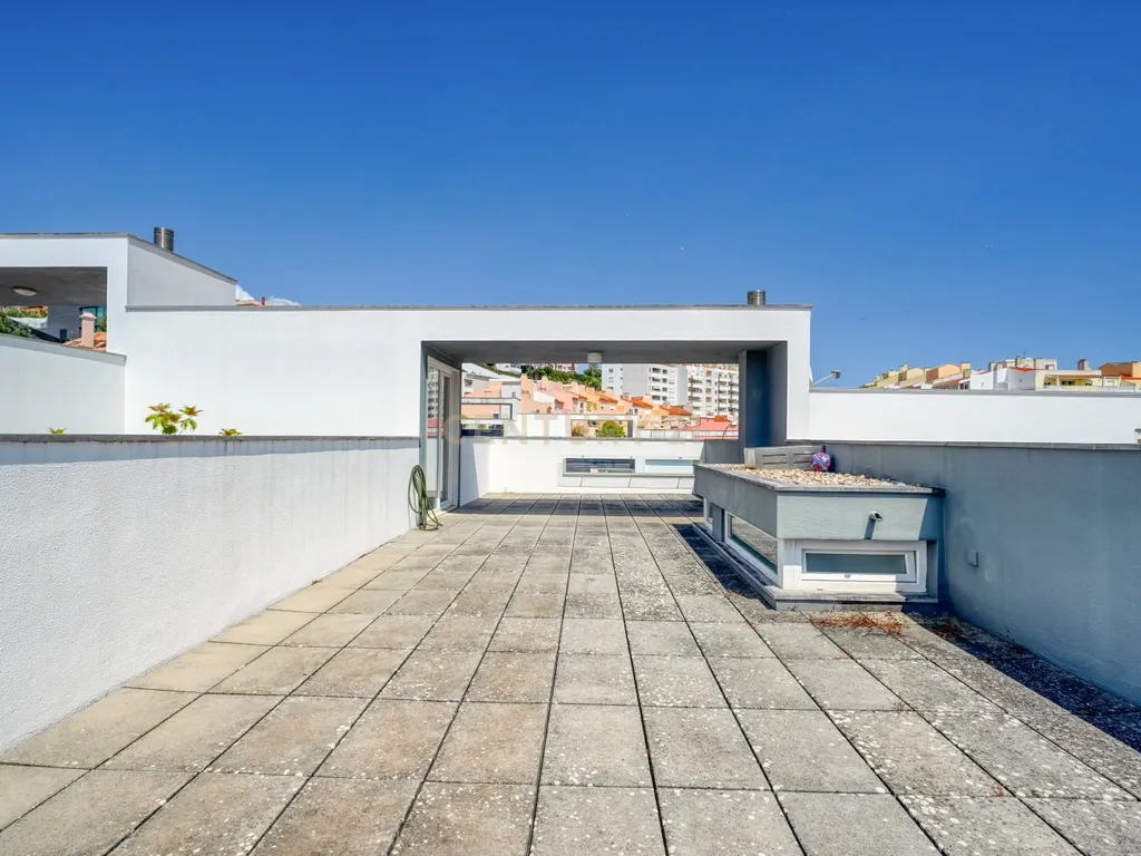 Arrendamento de moradia de charme nos Jardins da Parede com garagem, piscina e terraço - Image 34