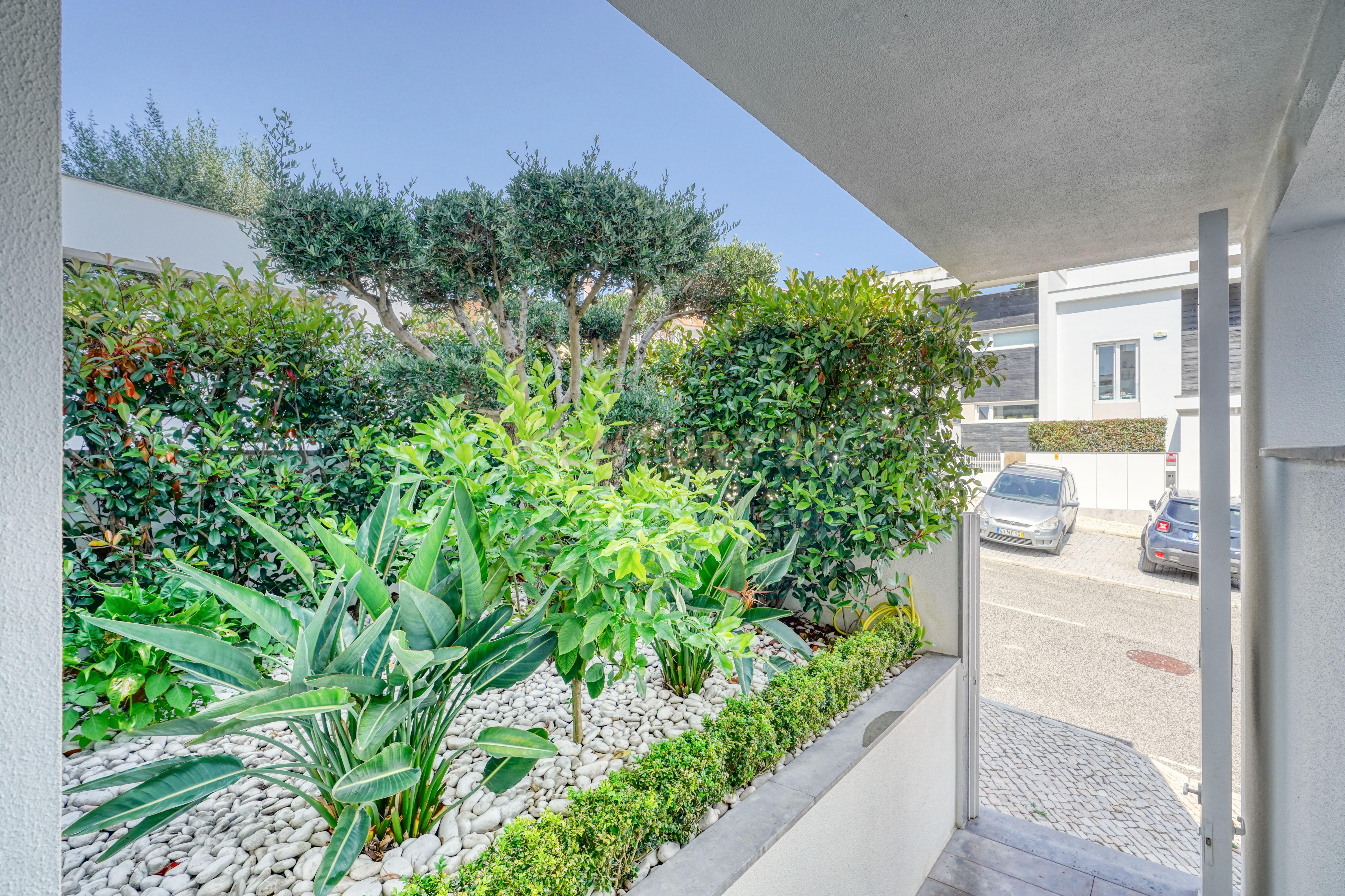 Moradia T4, a 5 minutos de distância da praia, com piscina, terraço e garagem privada localizada no Jardins da Parede - Image 34