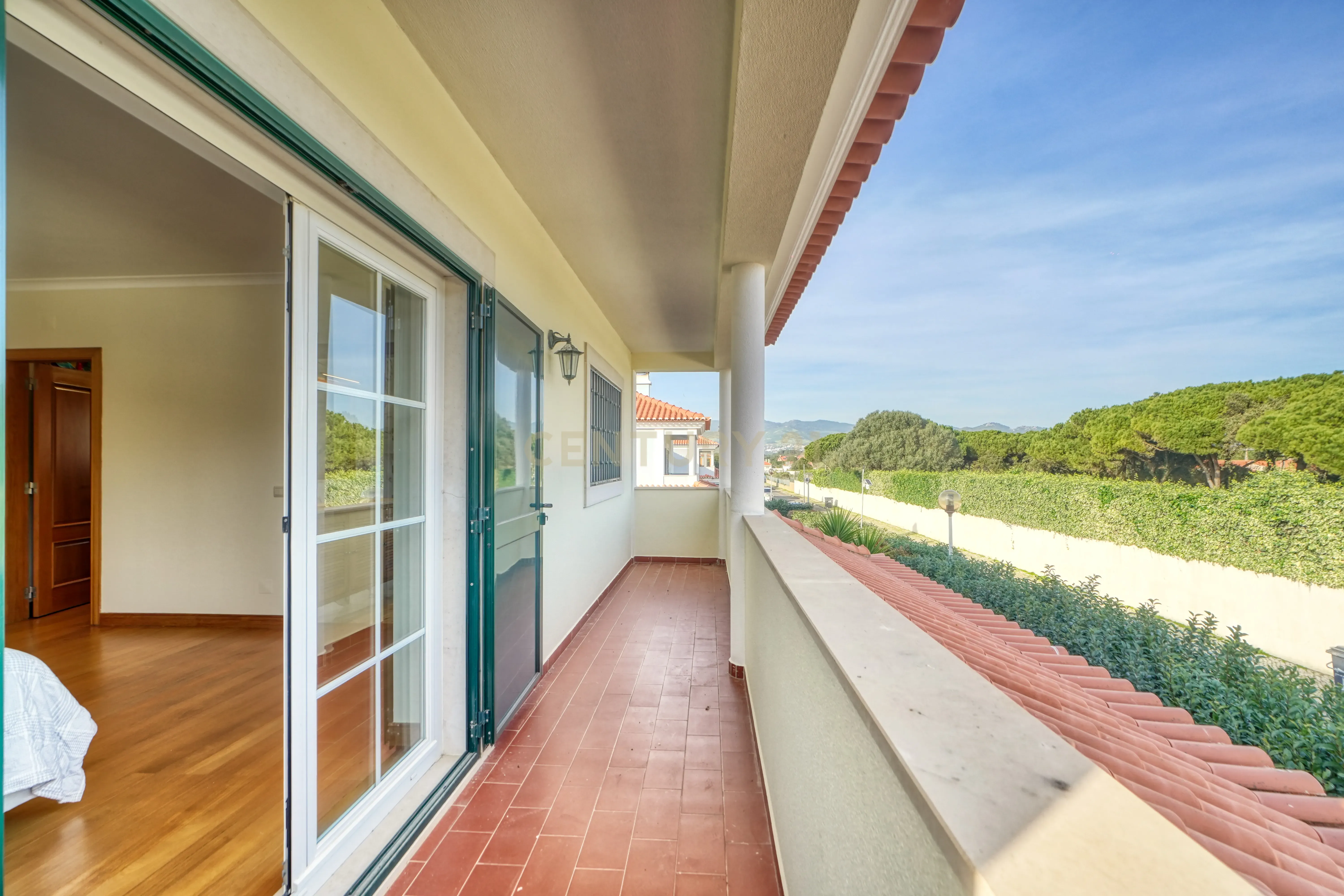 Moradia isolada na Areia , com 627 m2 de área total, piscina e jardim. - Image 11