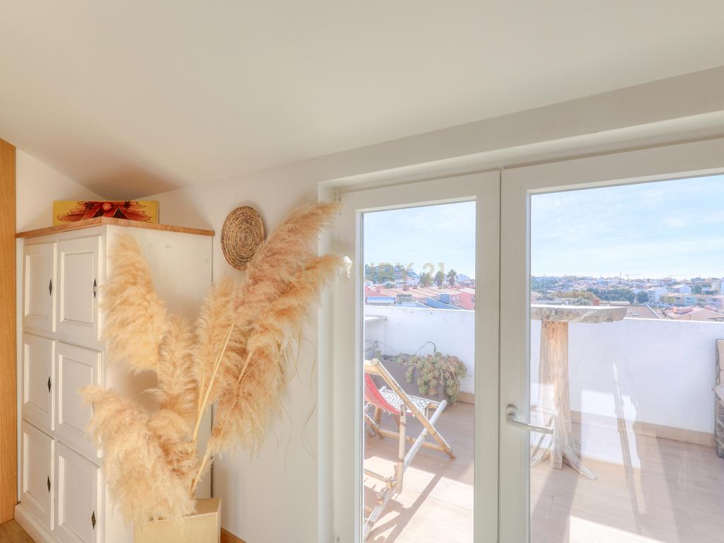 Deslumbrante Apartamento T4 Duplex com Vista Golfe para Venda no Estoril - Image 36