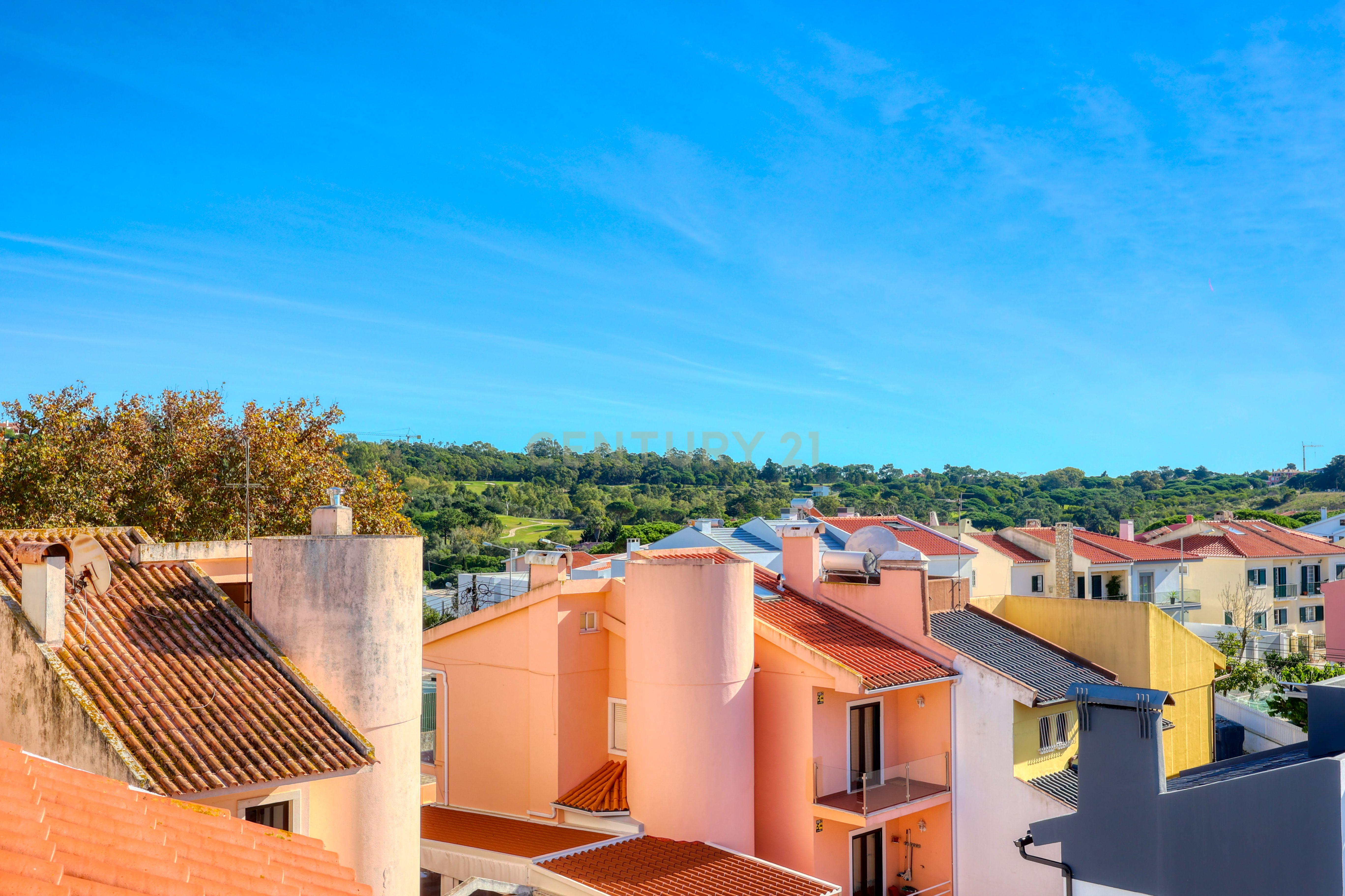 Deslumbrante Apartamento T4 Duplex com Vista Golfe para Venda no Estoril - Image 32