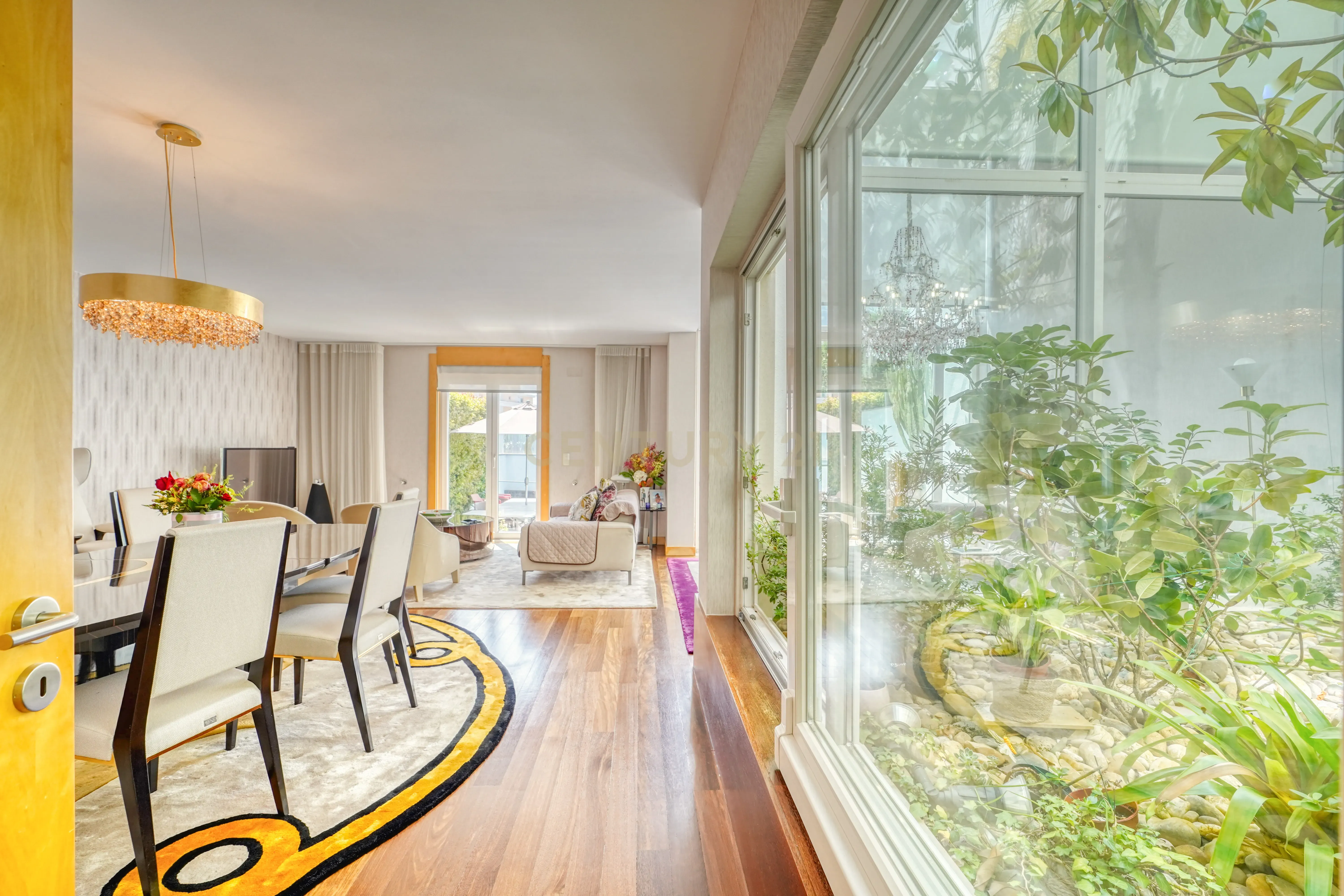 Moradia T4, a 5 minutos de distância da praia, com piscina, terraço e garagem privada localizada no Jardins da Parede - Image 7