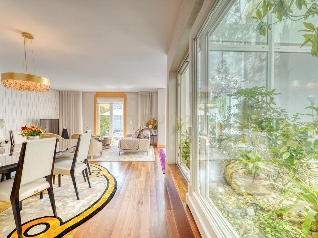 Moradia T4, a 5 minutos de distância da praia, com piscina, terraço e garagem privada  localizada no Jardins da Parede - Image 7