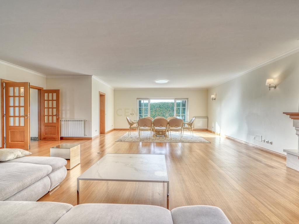 Moradia isolada na Areia , com 627 m2 de área total, piscina e jardim. - Image 3