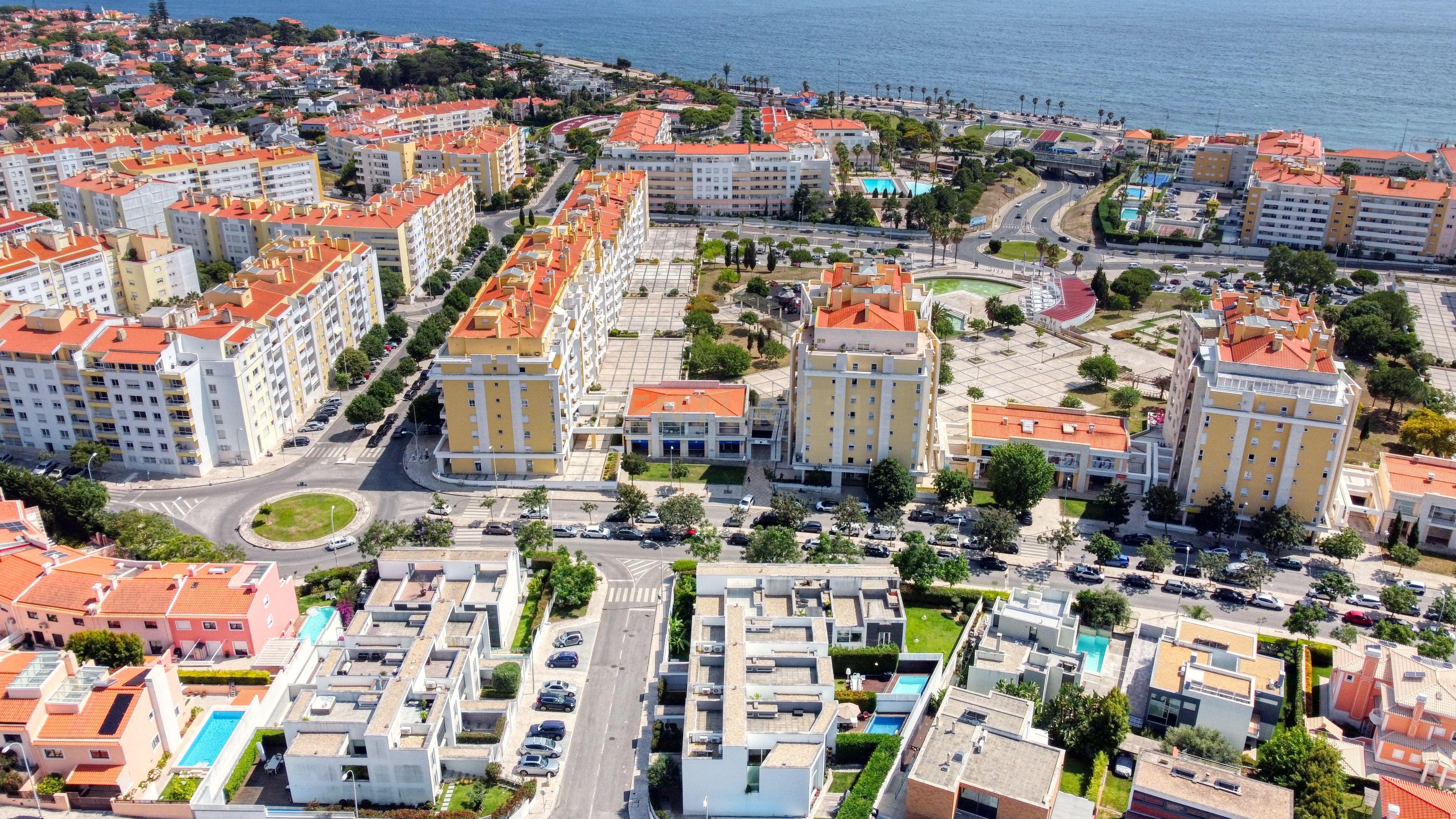 Moradia T4, a 5 minutos de distância da praia, com piscina, terraço e garagem privada localizada no Jardins da Parede - Image 41