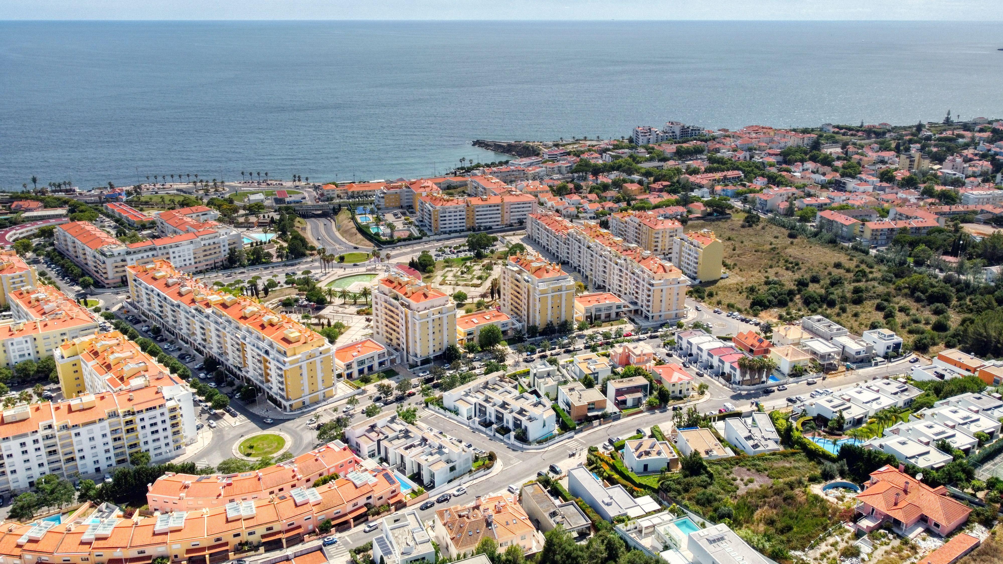 Moradia T4, a 5 minutos de distância da praia, com piscina, terraço e garagem privada localizada no Jardins da Parede - Image 40