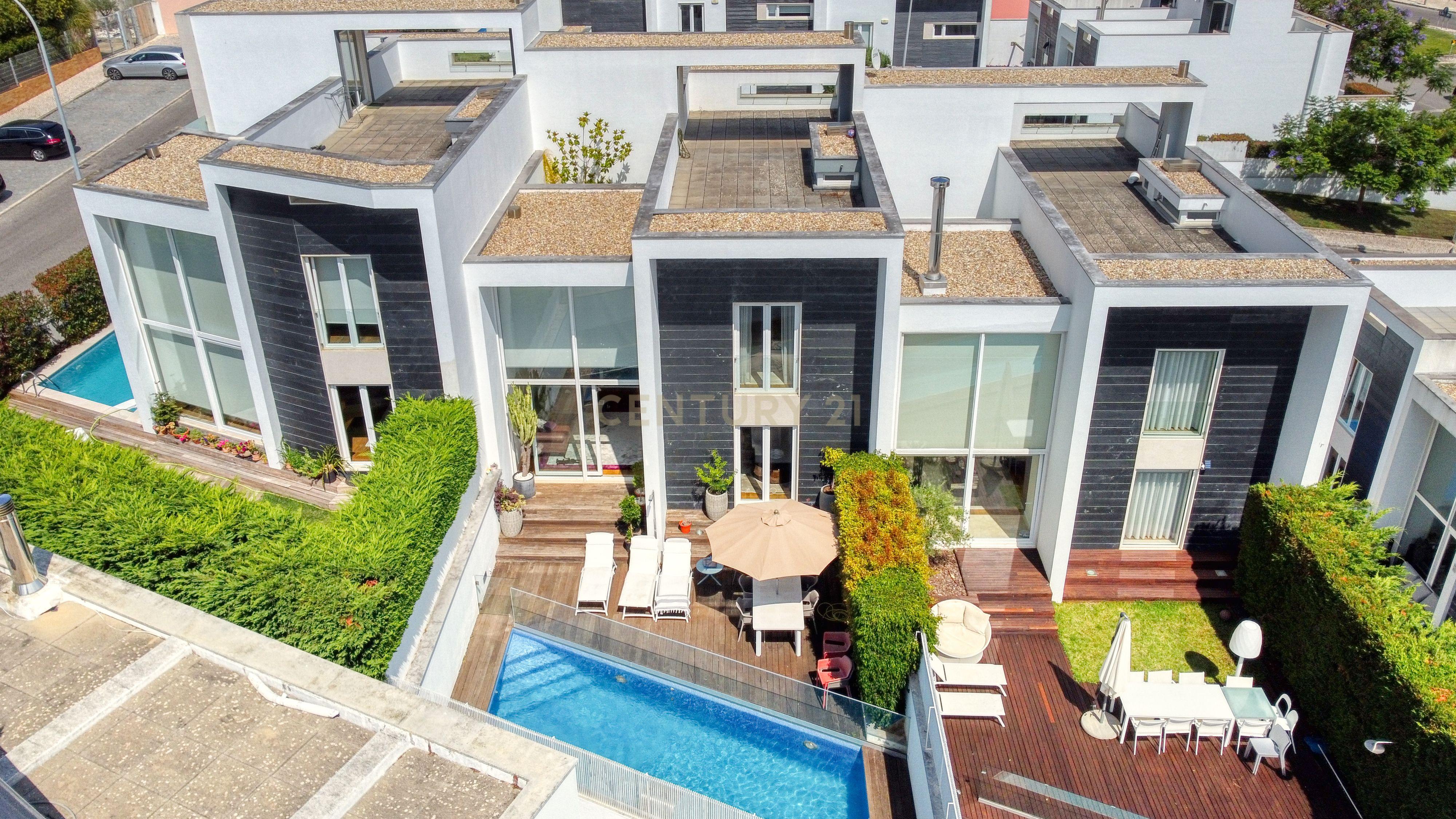 Moradia T4, a 5 minutos de distância da praia, com piscina, terraço e garagem privada localizada no Jardins da Parede - Image 38