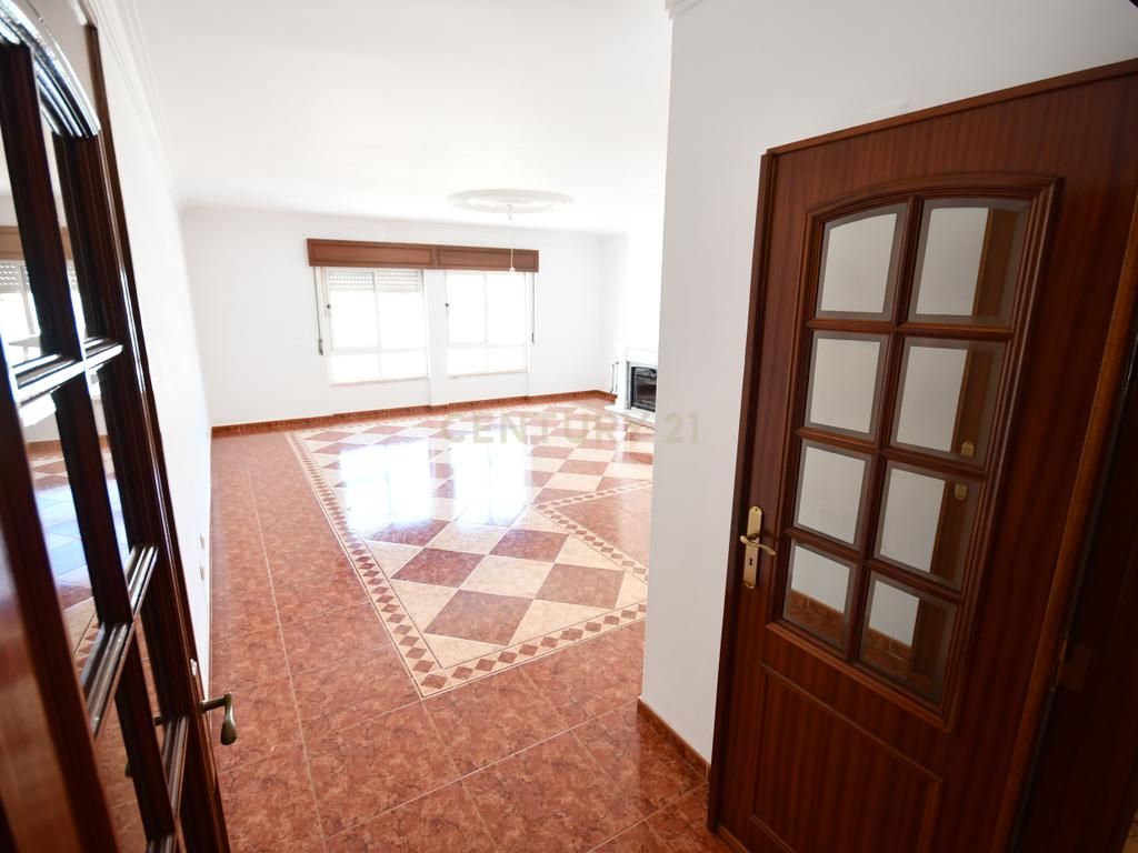  T2  Anta Cacém com  Garagem - Image 6