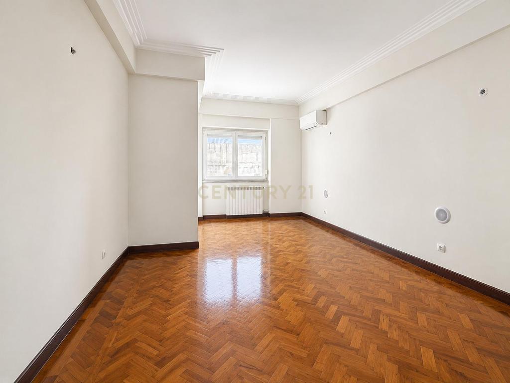 Apartamento T4 com elevador na Rua José Estêvão, Arroios, Lisboa - Image 18