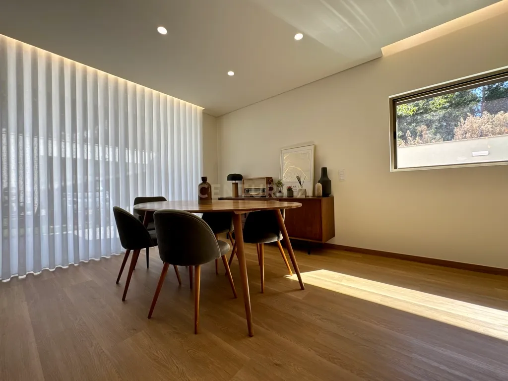 Moradia Contemporânea de Três Frentes | Gondomar, Porto - Image 14