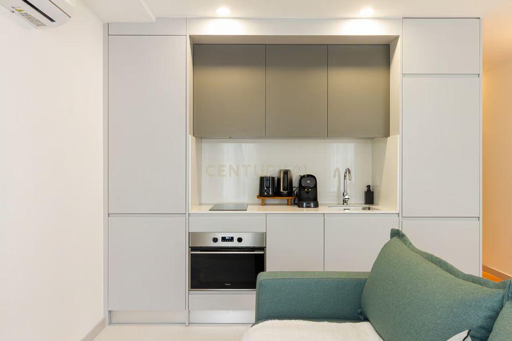 Apartamento T1 com Licença AL e Estacionamento – Rua da Vitória, Porto - Image 4