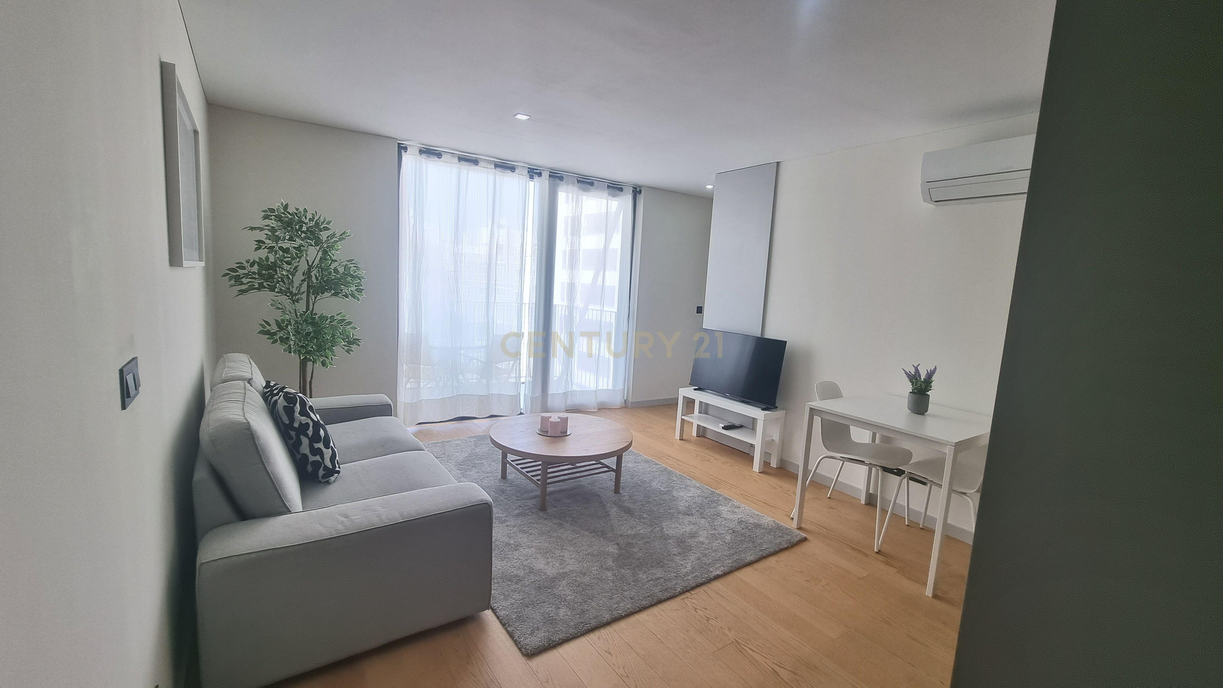 Apartamento T0+1 Mobilado, cozinha equipada. - Image 3