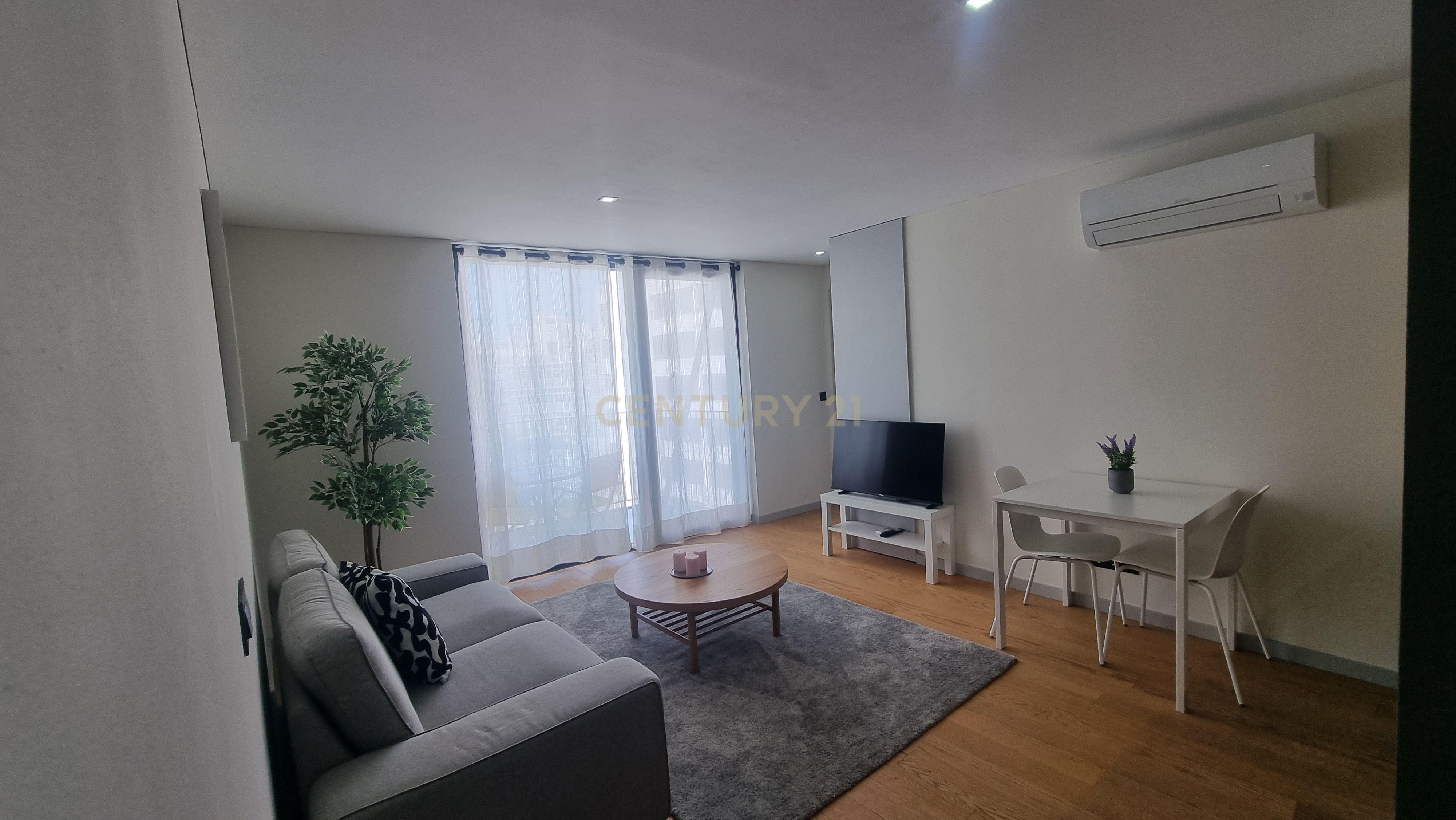Apartamento T0+1 Mobilado, cozinha equipada. - Image 2