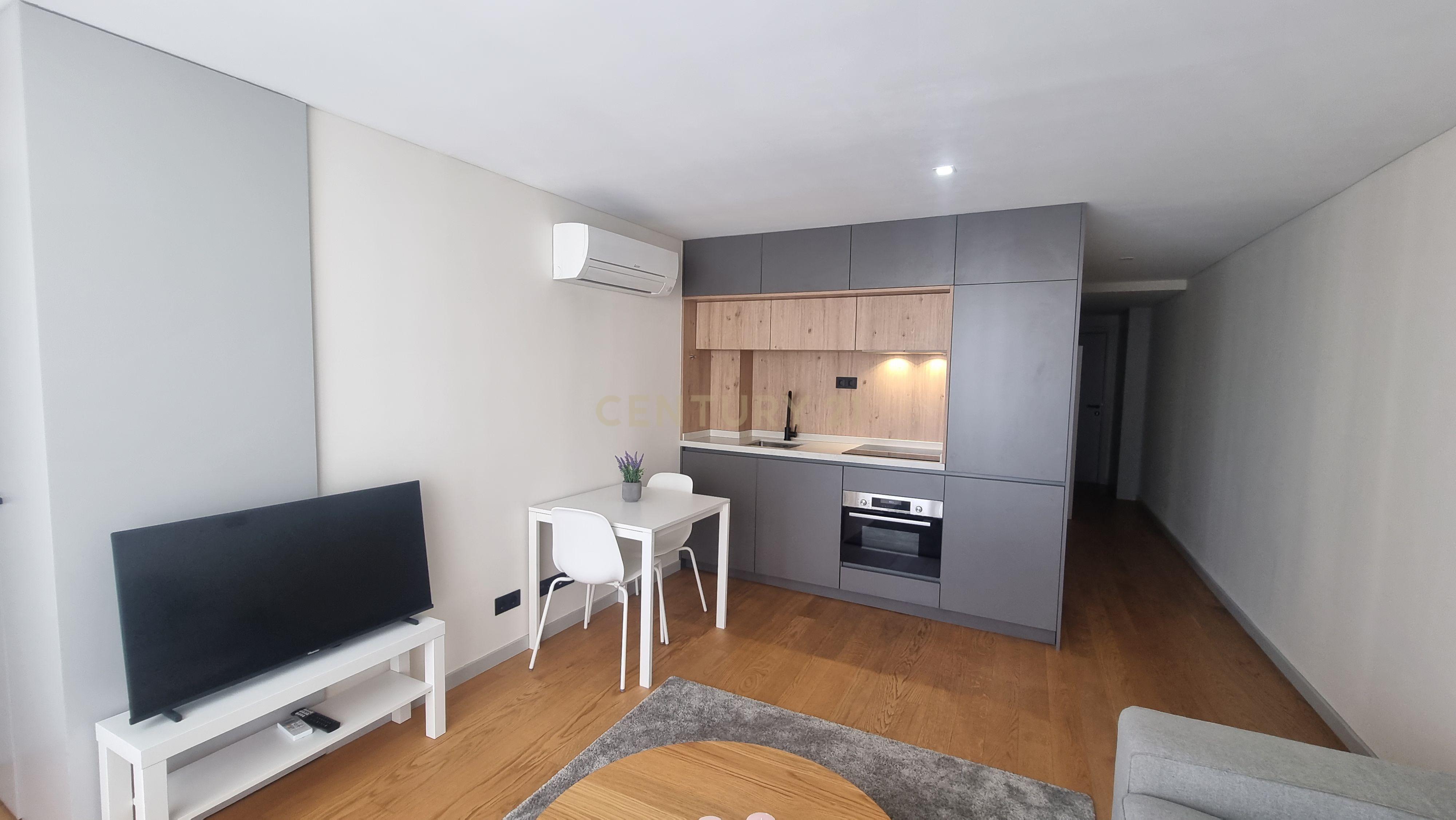 Apartamento T0+1 Mobilado, cozinha equipada. - Image 6
