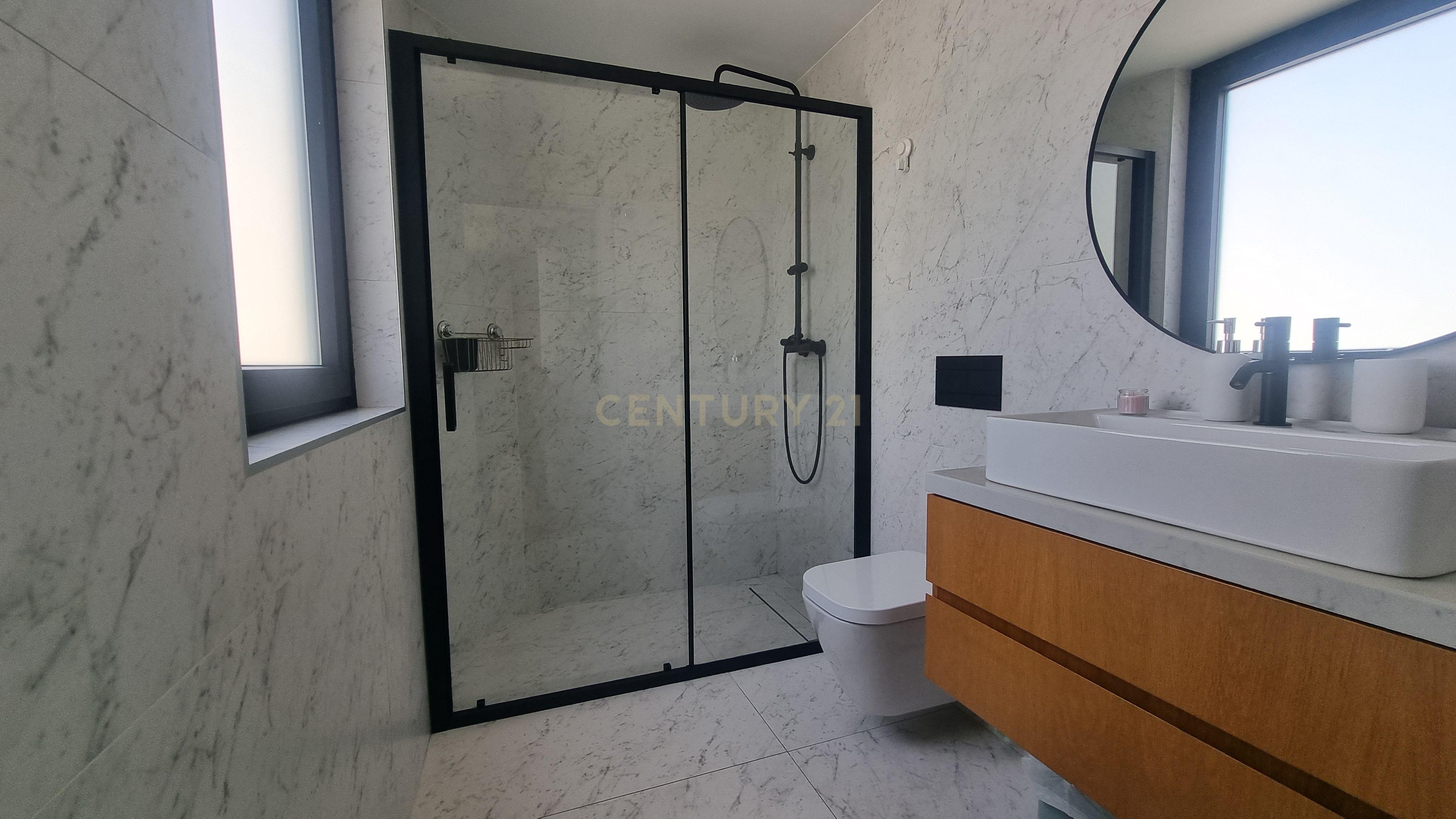 Apartamento T0+1 Mobilado, cozinha equipada. - Image 14